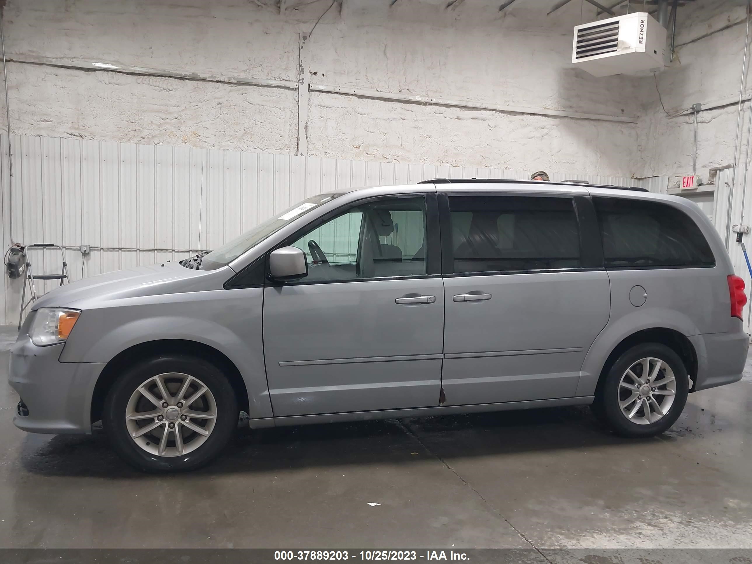 Photo 13 VIN: 2C4RDGCG1GR328136 - DODGE CARAVAN 