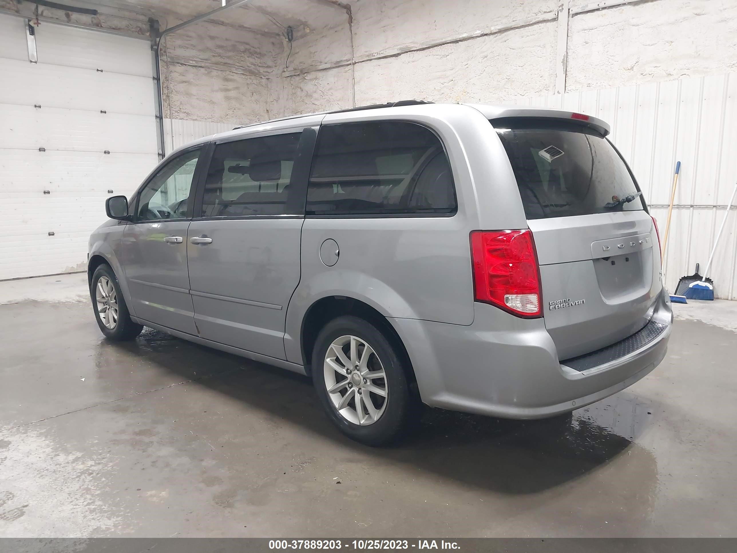 Photo 2 VIN: 2C4RDGCG1GR328136 - DODGE CARAVAN 