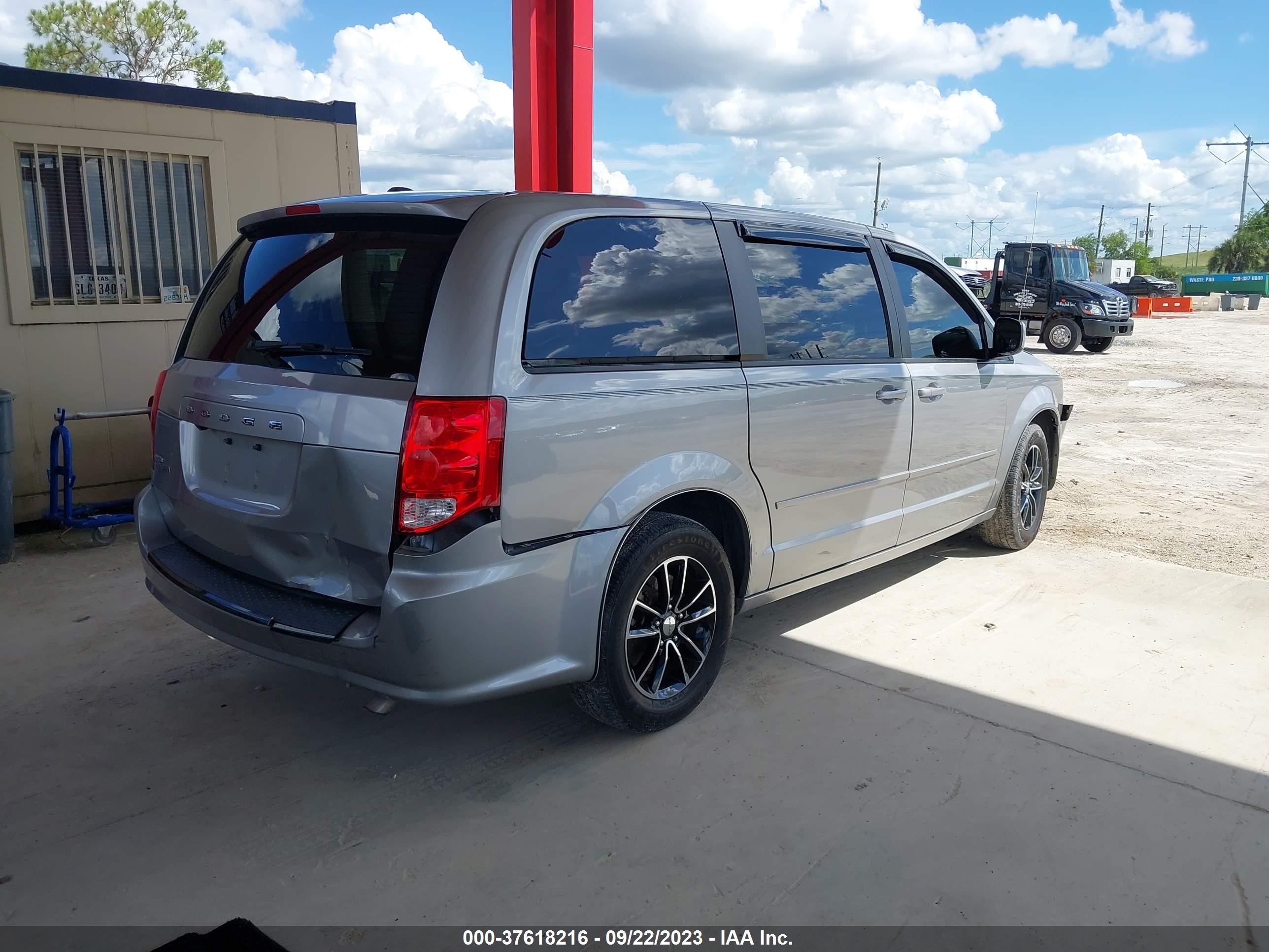 Photo 3 VIN: 2C4RDGCG1GR389258 - DODGE CARAVAN 