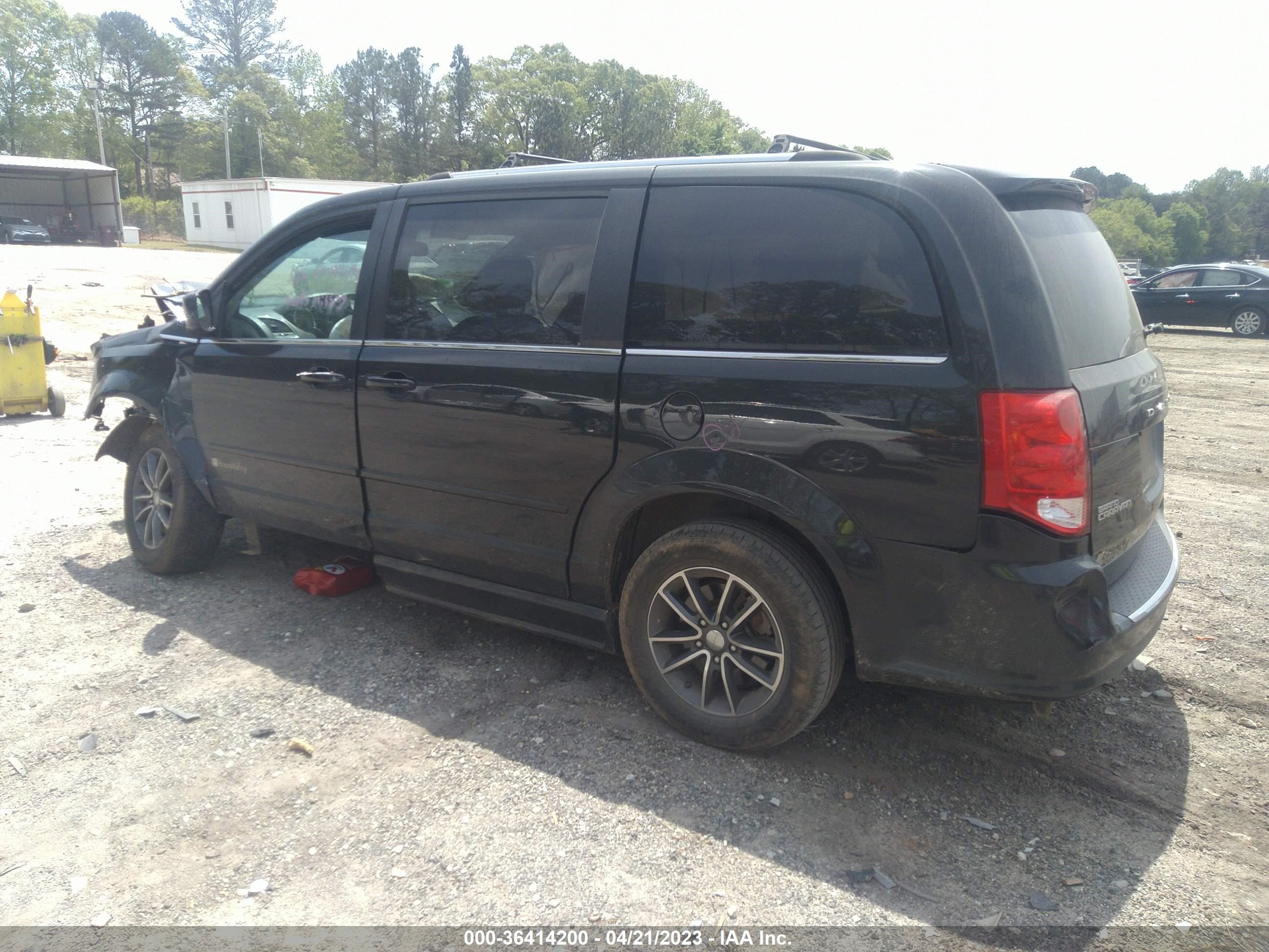 Photo 2 VIN: 2C4RDGCG1HR589865 - DODGE CARAVAN 