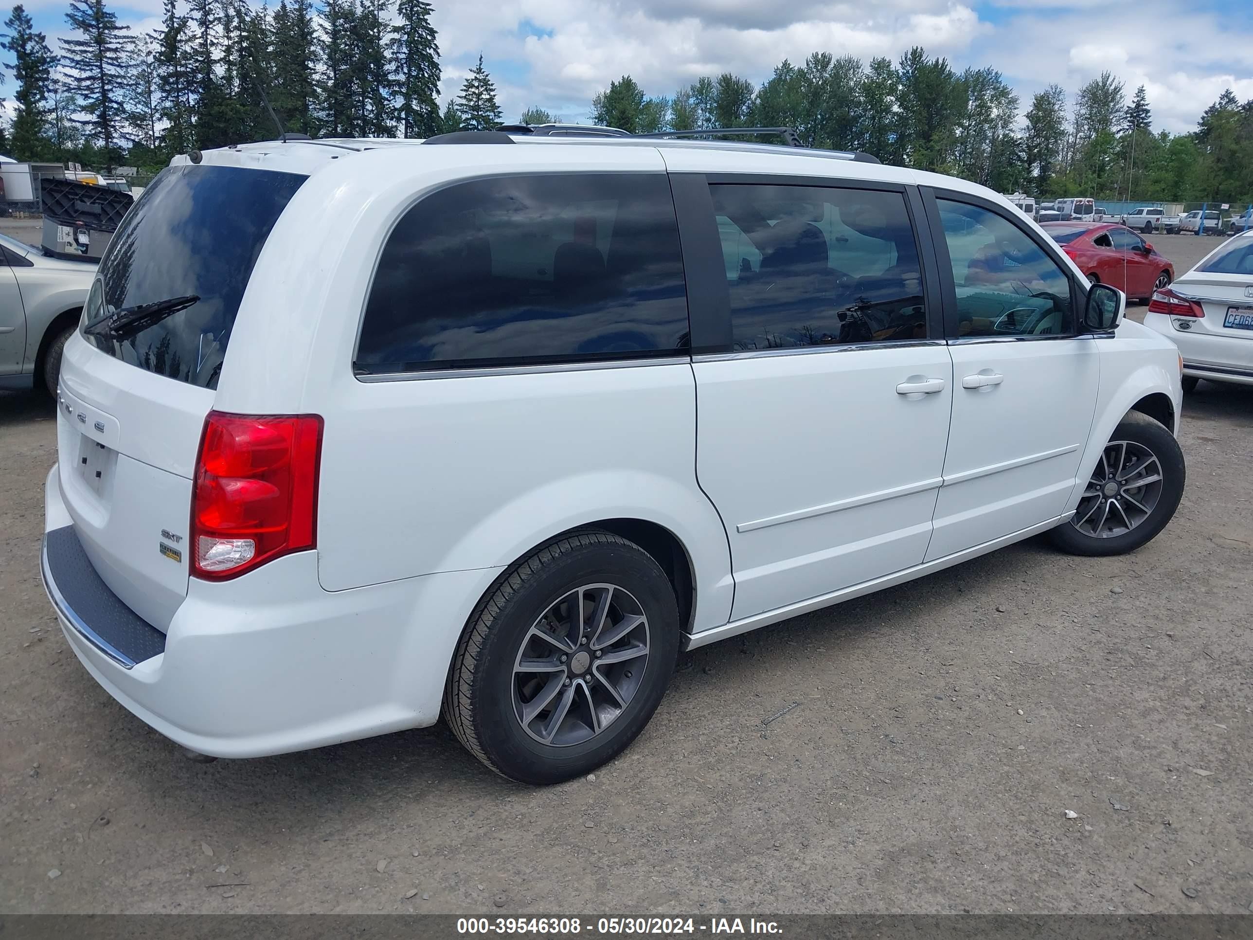 Photo 3 VIN: 2C4RDGCG1HR596377 - DODGE CARAVAN 