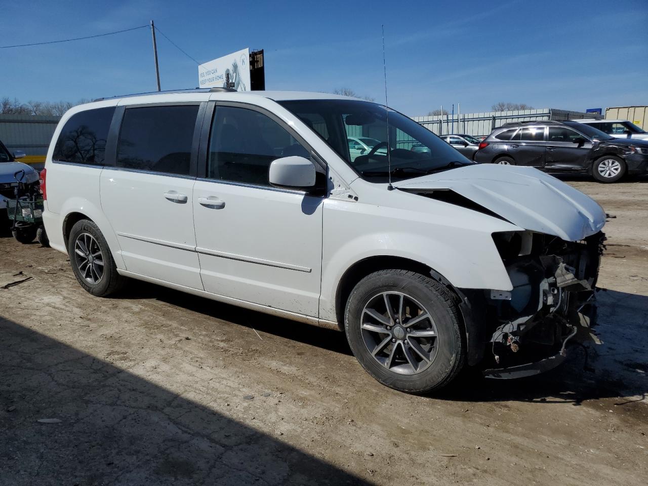 Photo 3 VIN: 2C4RDGCG1HR736878 - DODGE CARAVAN 