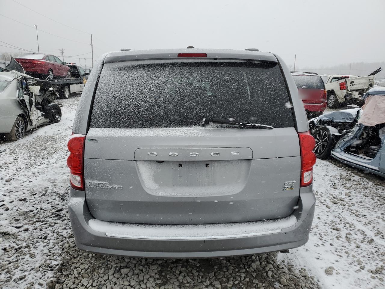 Photo 5 VIN: 2C4RDGCG1HR864585 - DODGE CARAVAN 