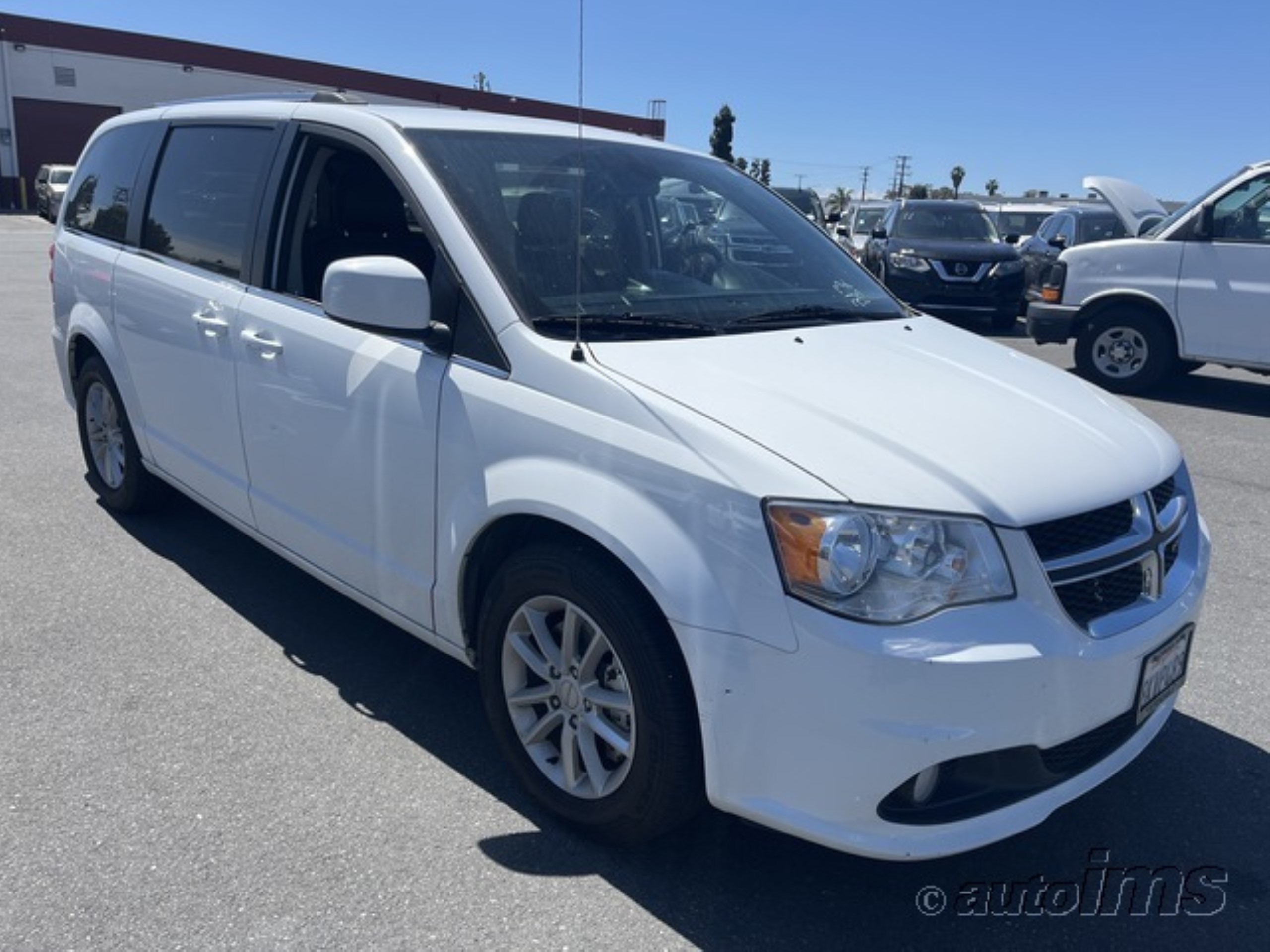 Photo 11 VIN: 2C4RDGCG1KR707811 - DODGE CARAVAN 