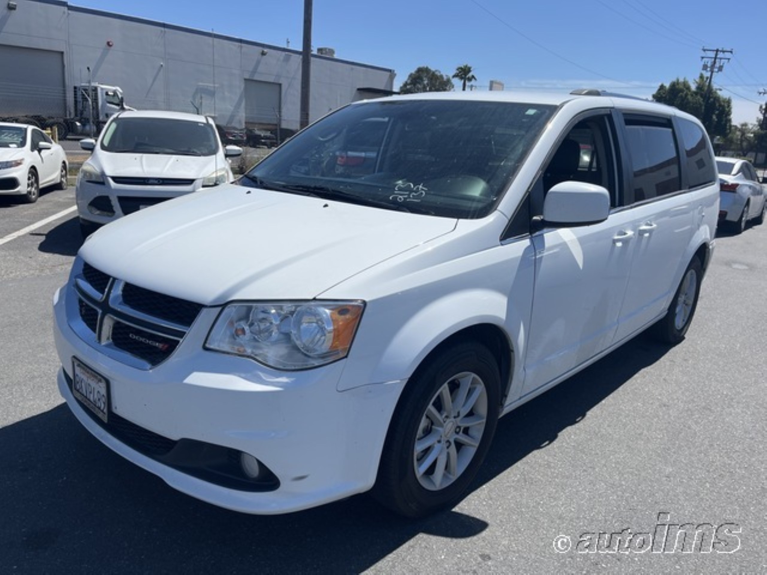 Photo 2 VIN: 2C4RDGCG1KR707811 - DODGE CARAVAN 