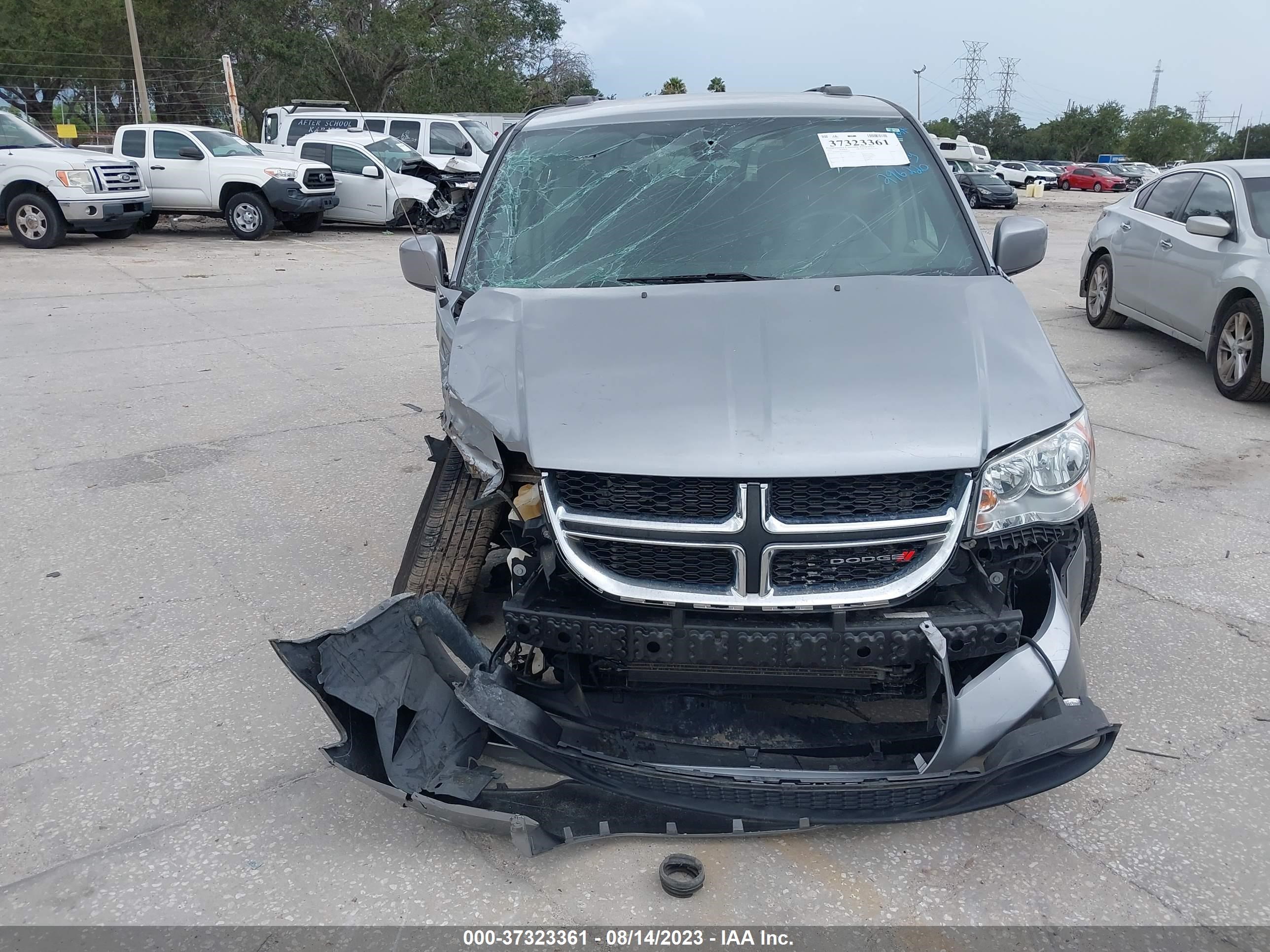 Photo 10 VIN: 2C4RDGCG1LR183769 - DODGE CARAVAN 