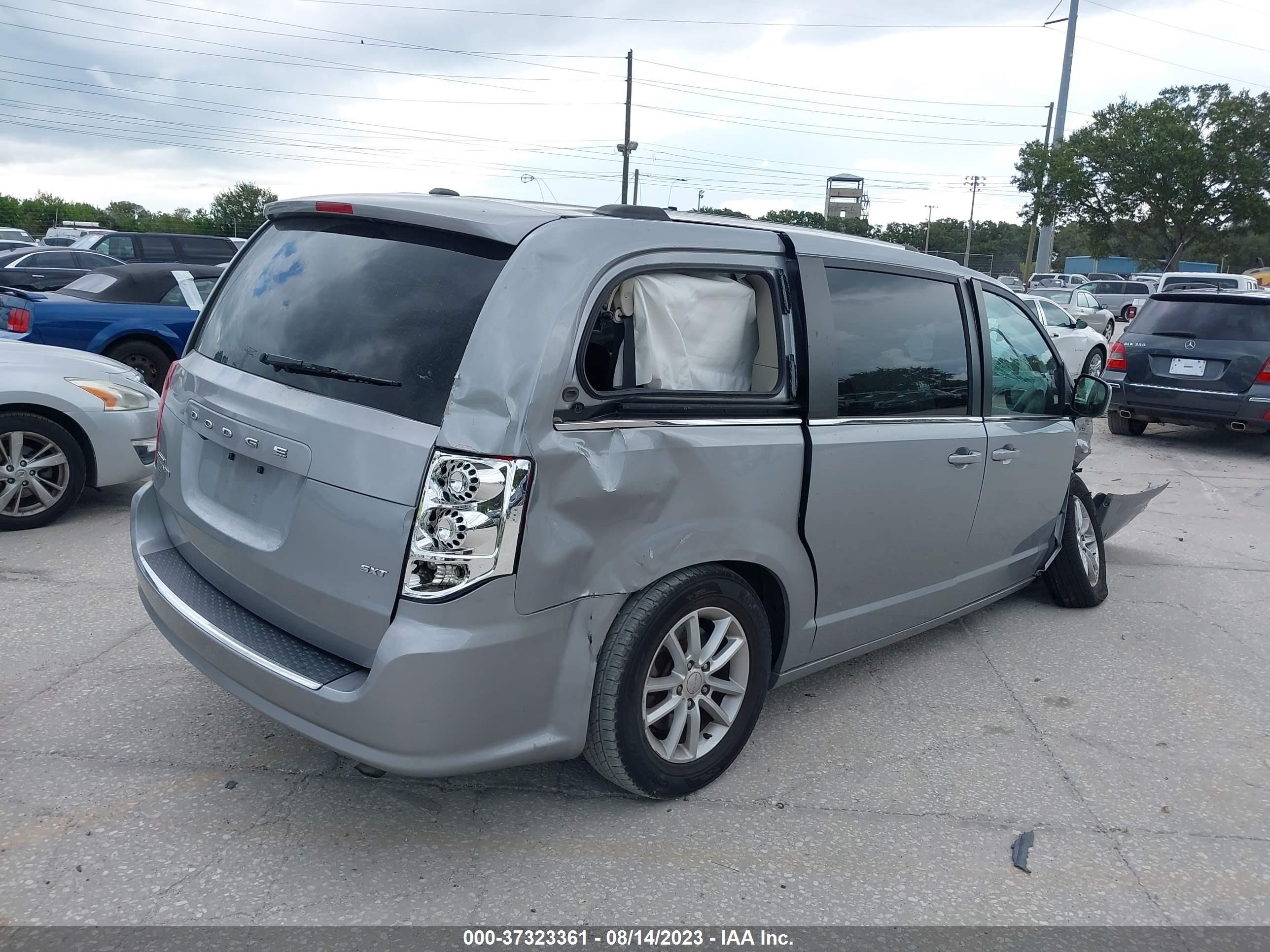 Photo 3 VIN: 2C4RDGCG1LR183769 - DODGE CARAVAN 