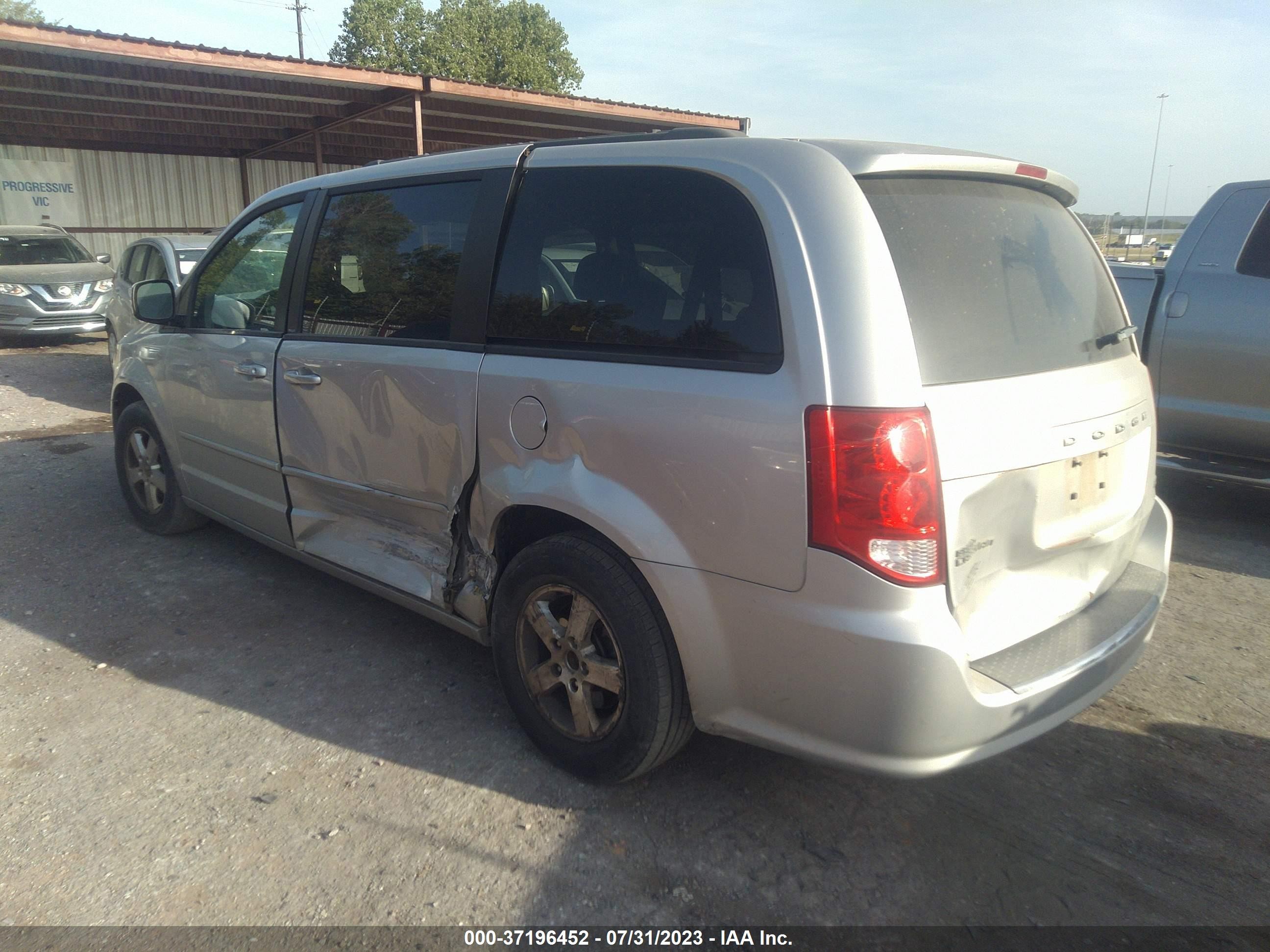 Photo 2 VIN: 2C4RDGCG2CR112063 - DODGE GRAND CARAVAN 