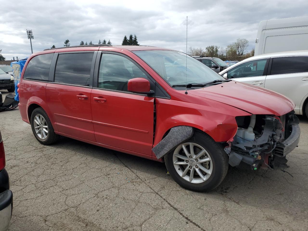 Photo 3 VIN: 2C4RDGCG2DR687040 - DODGE CARAVAN 