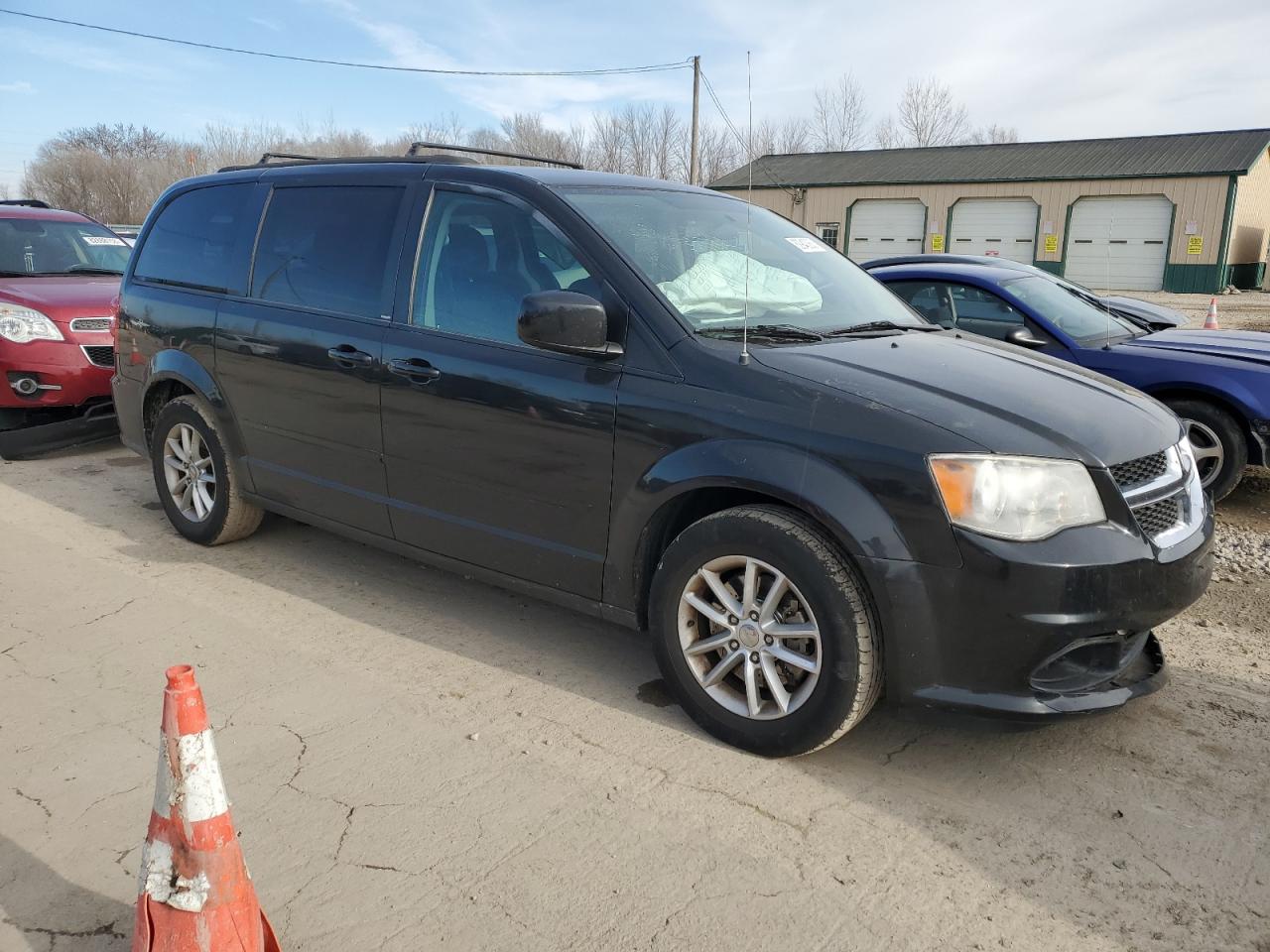 Photo 3 VIN: 2C4RDGCG2DR772301 - DODGE CARAVAN 