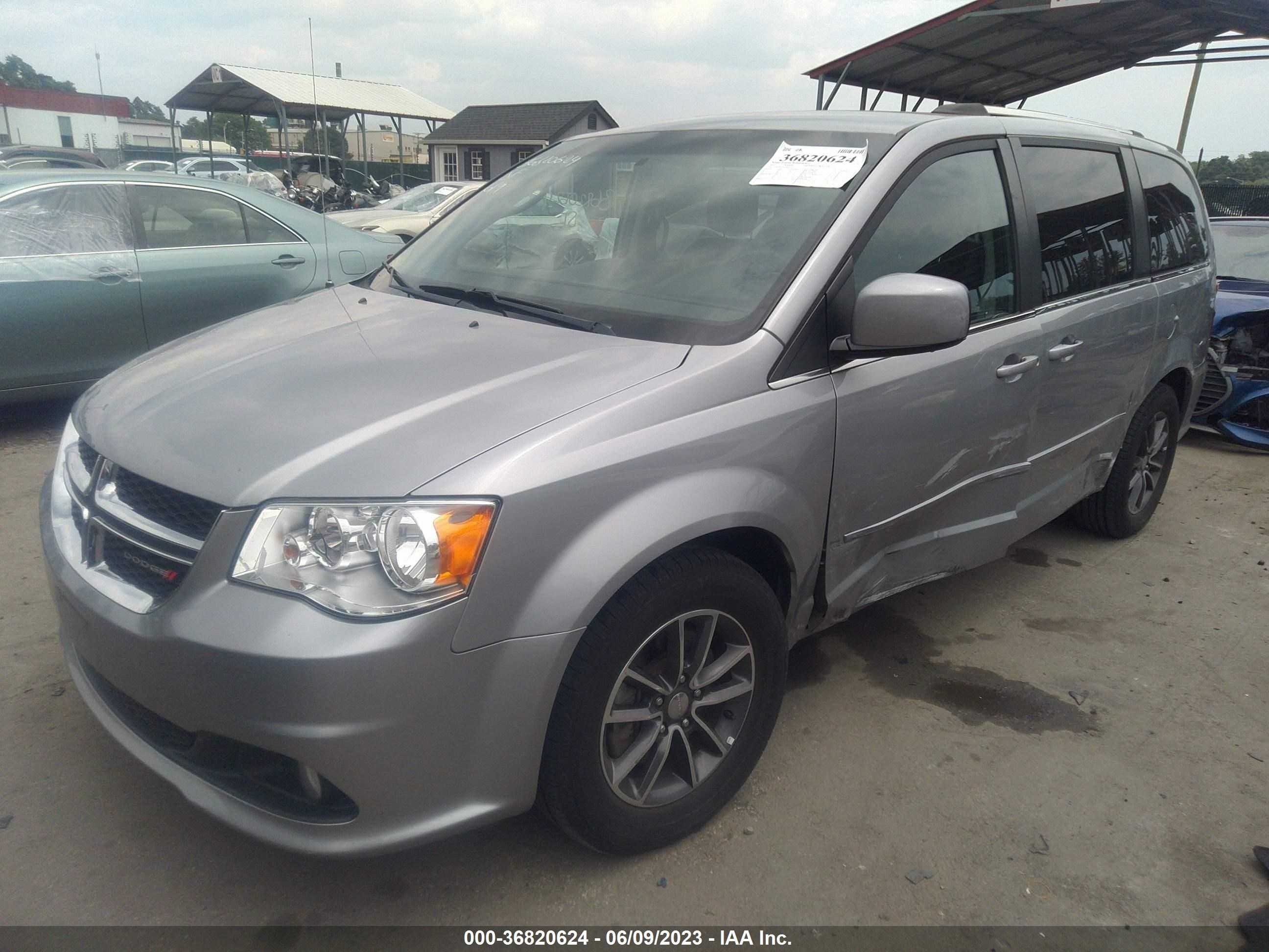 Photo 1 VIN: 2C4RDGCG2HR817825 - DODGE CARAVAN 