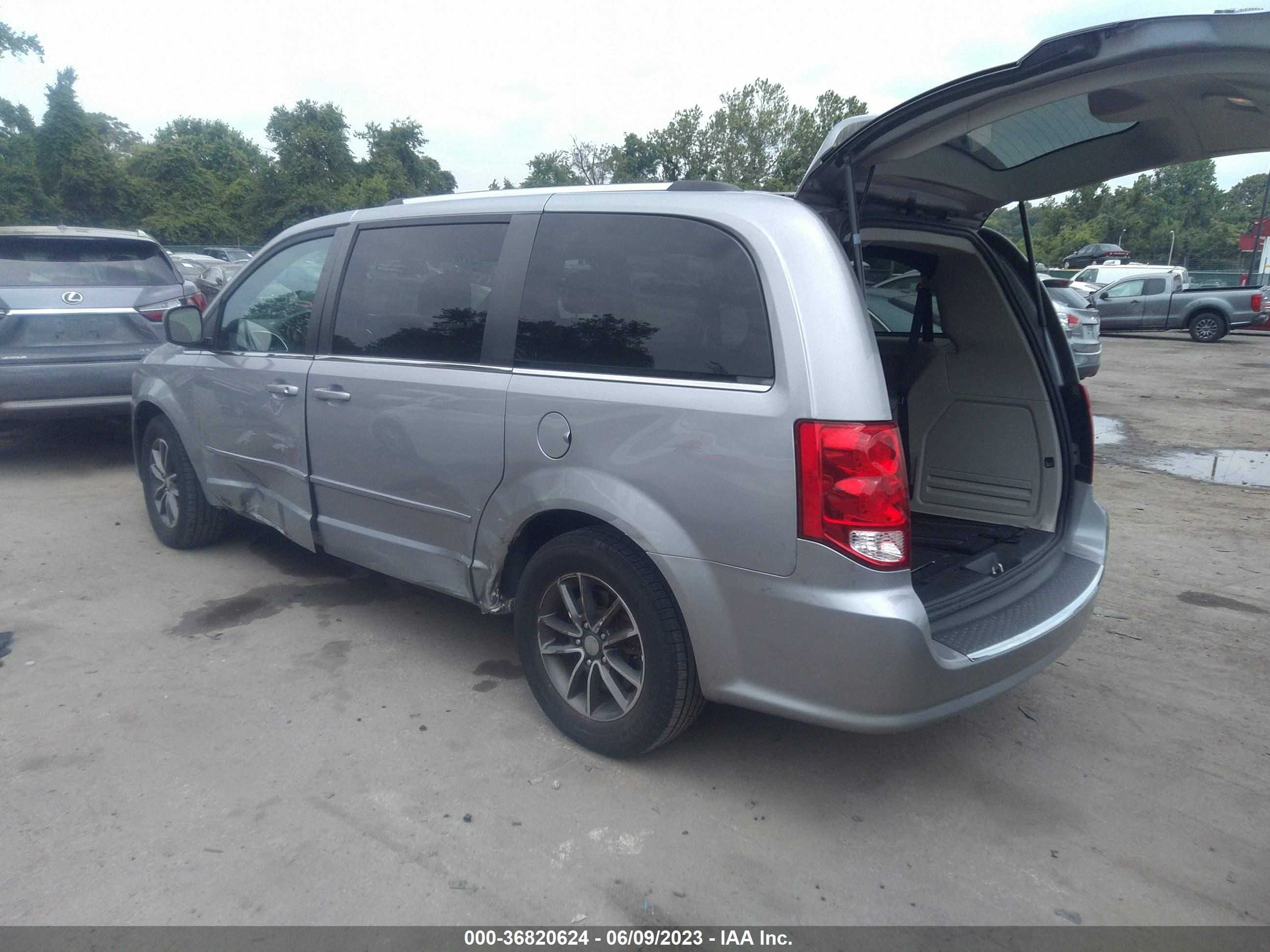 Photo 2 VIN: 2C4RDGCG2HR817825 - DODGE CARAVAN 