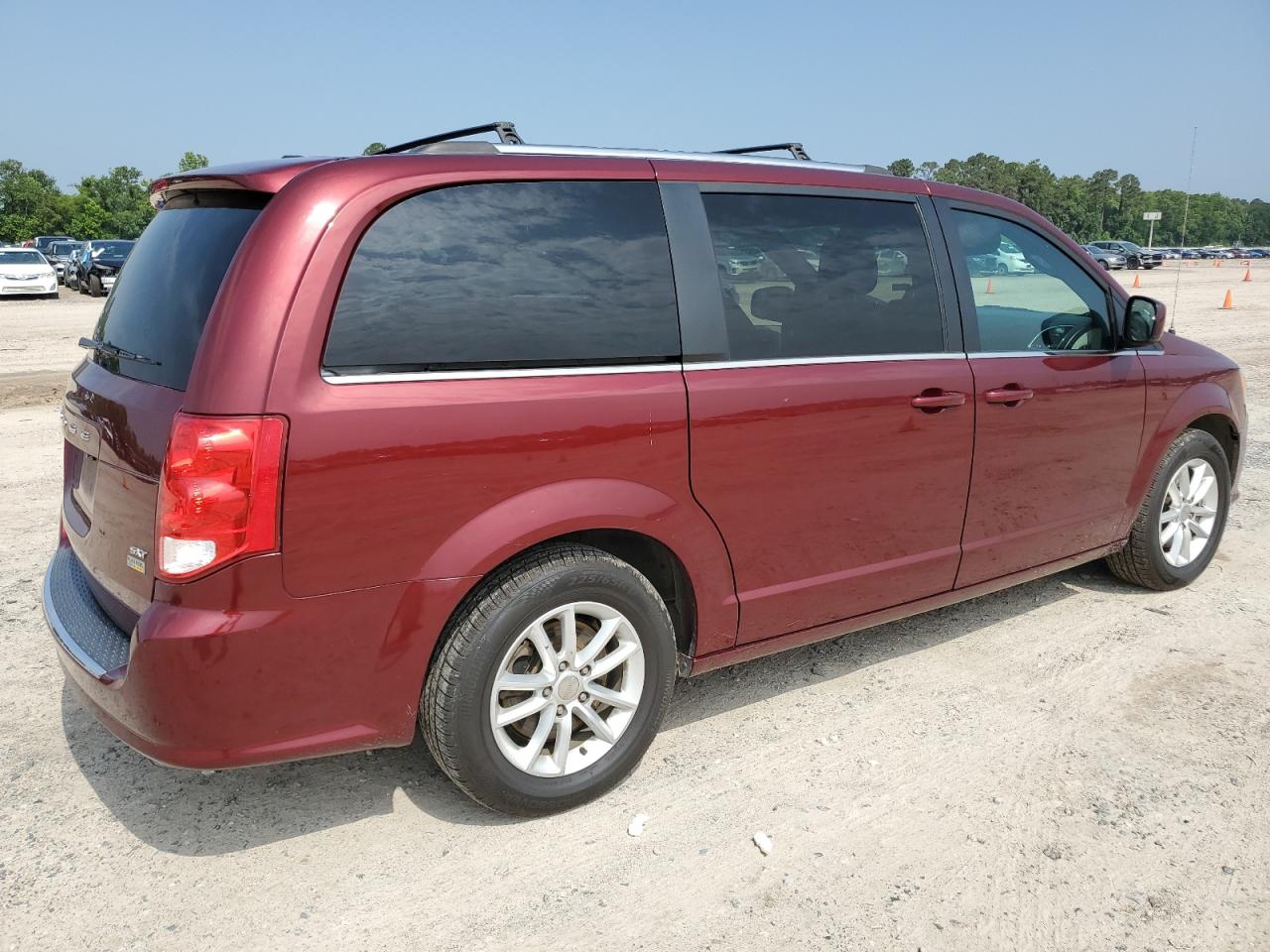 Photo 2 VIN: 2C4RDGCG2KR542352 - DODGE CARAVAN 