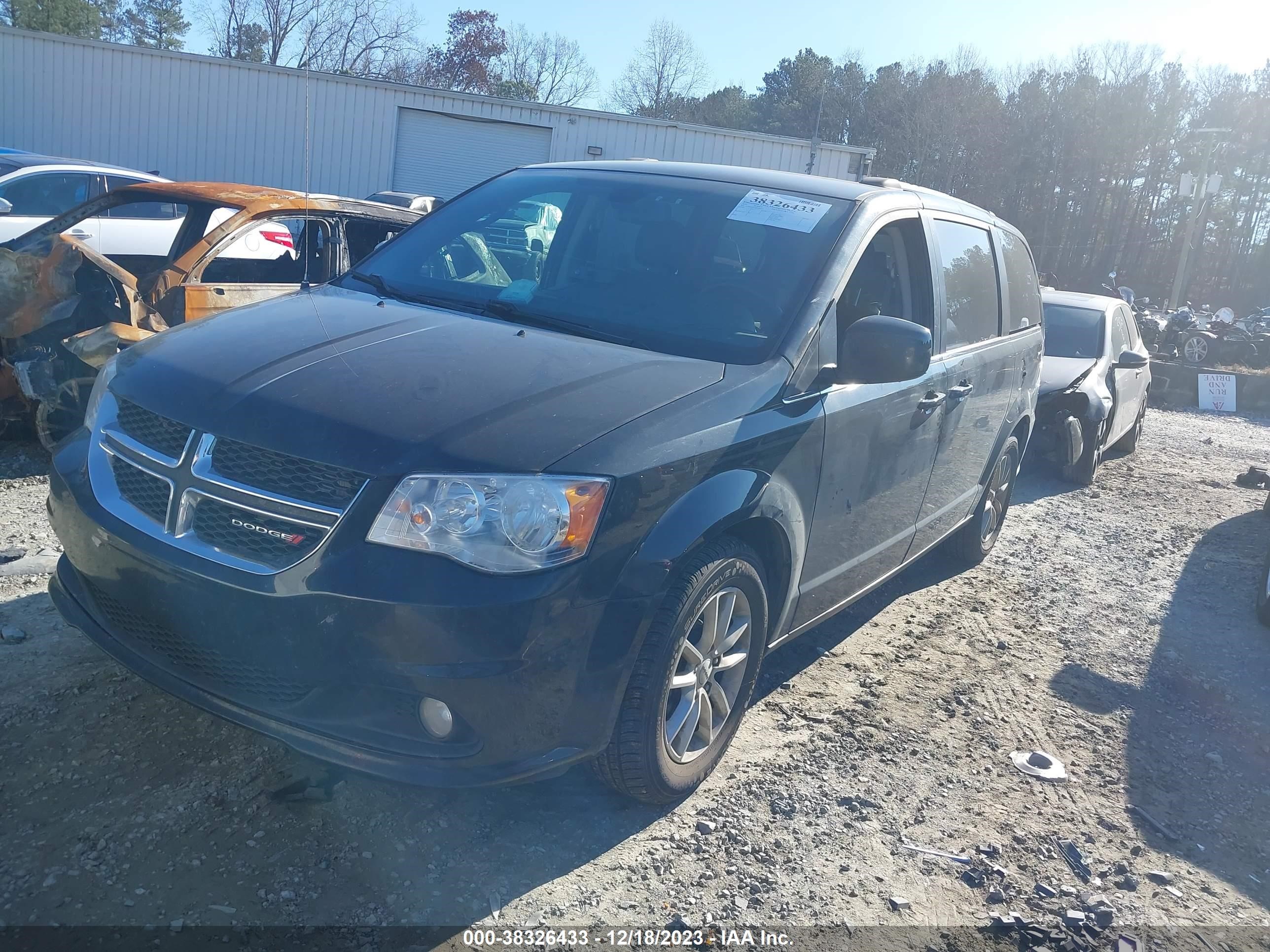 Photo 1 VIN: 2C4RDGCG2KR580017 - DODGE CARAVAN 