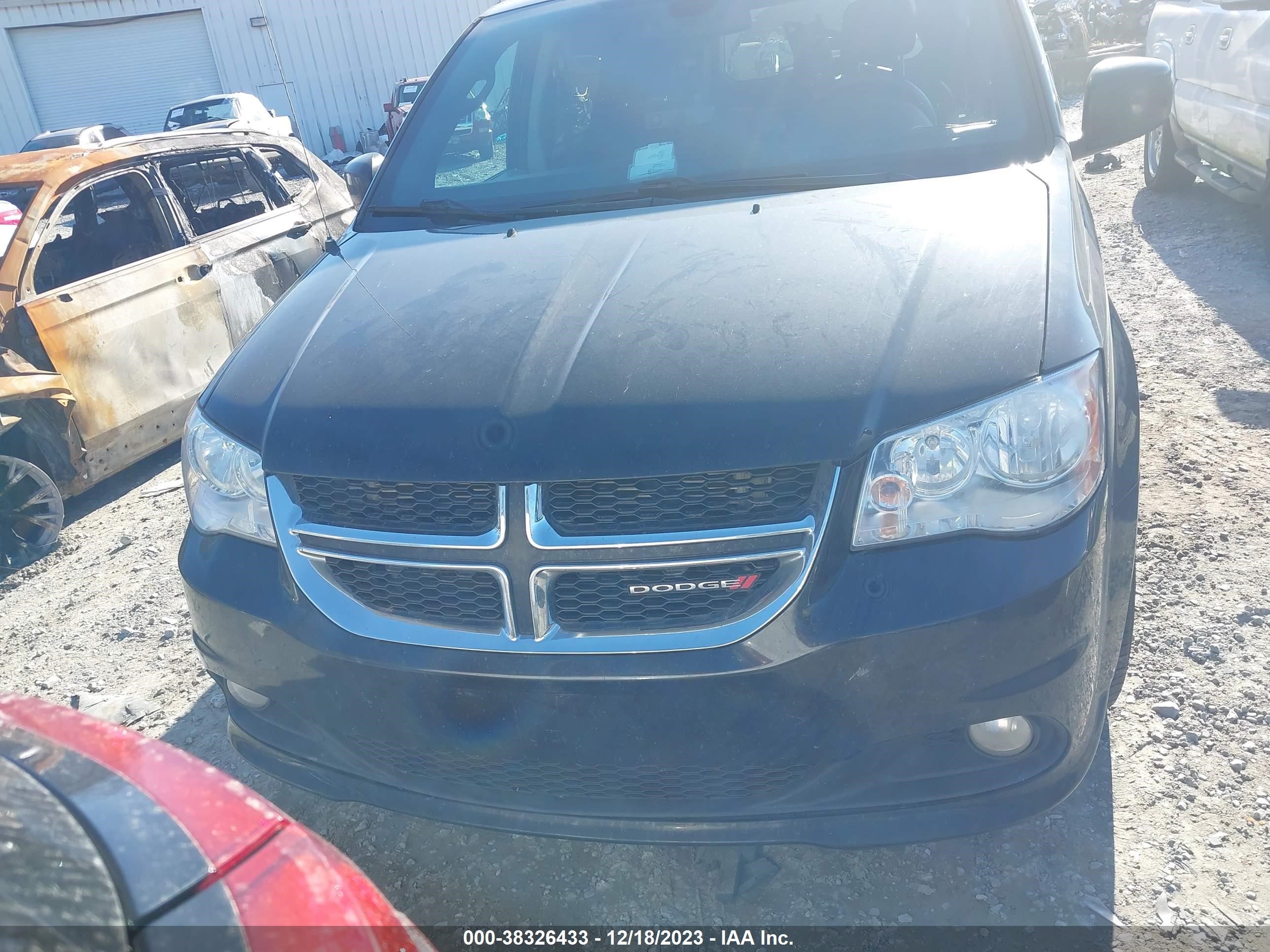 Photo 11 VIN: 2C4RDGCG2KR580017 - DODGE CARAVAN 