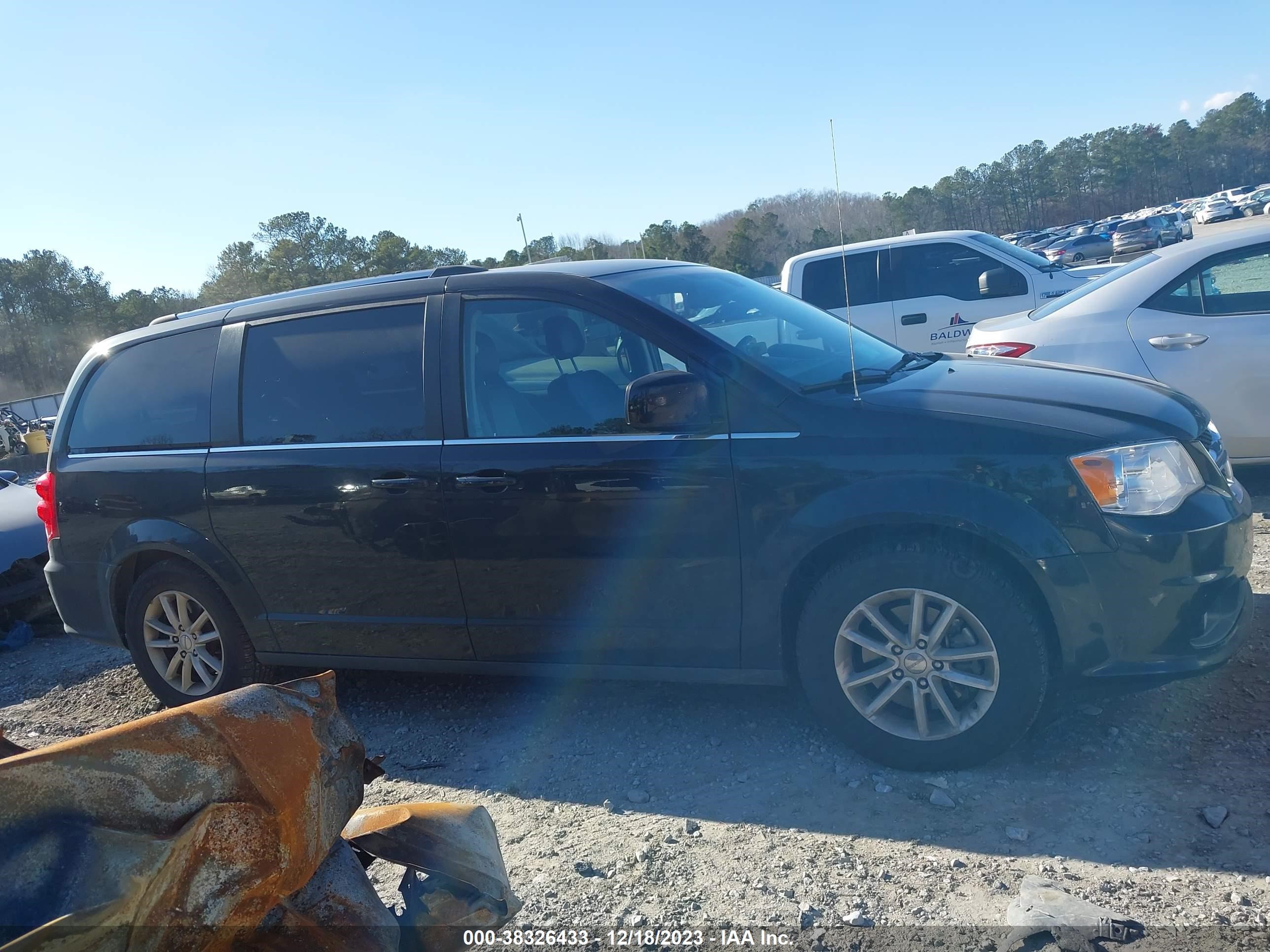 Photo 12 VIN: 2C4RDGCG2KR580017 - DODGE CARAVAN 