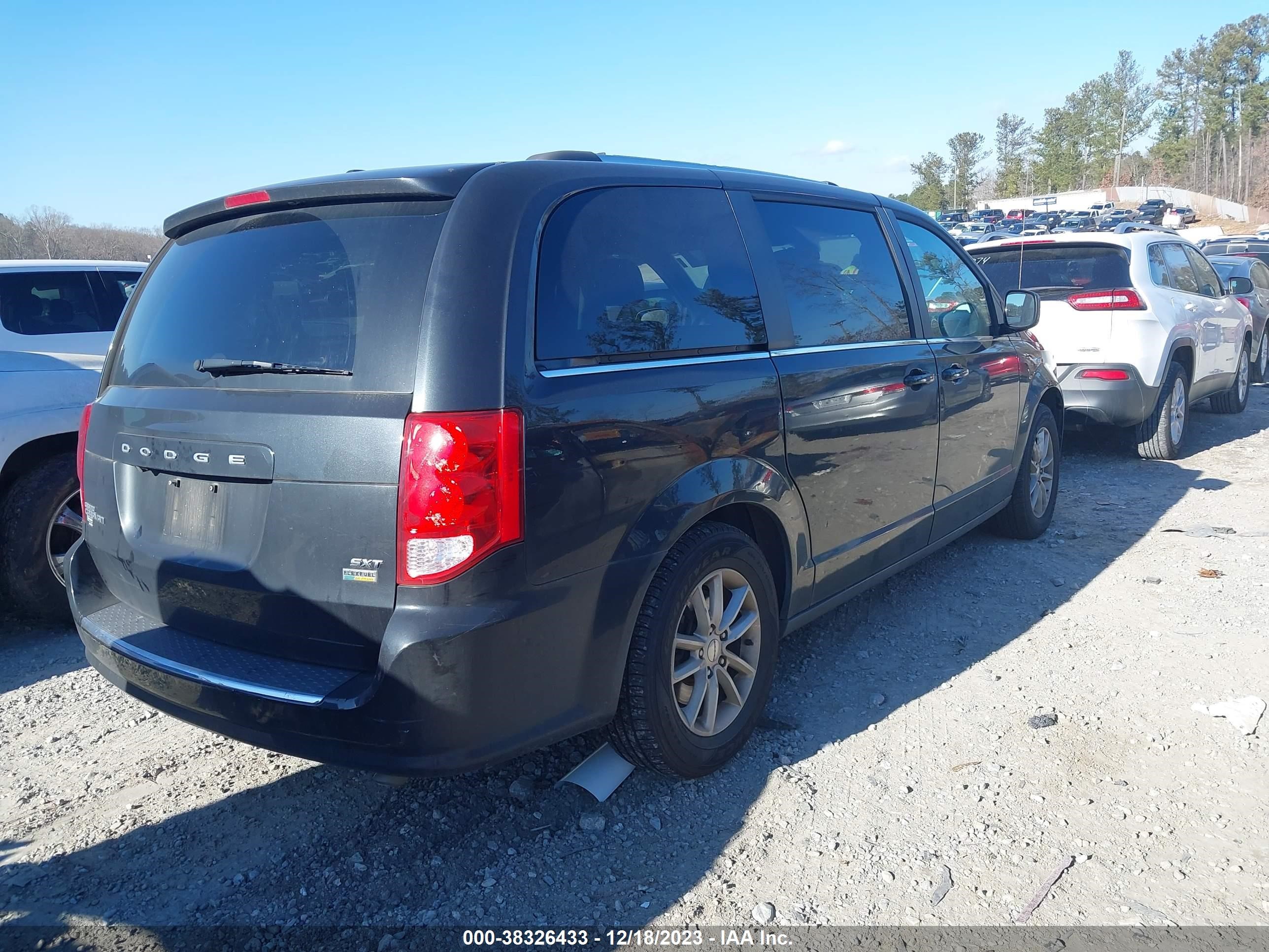 Photo 3 VIN: 2C4RDGCG2KR580017 - DODGE CARAVAN 