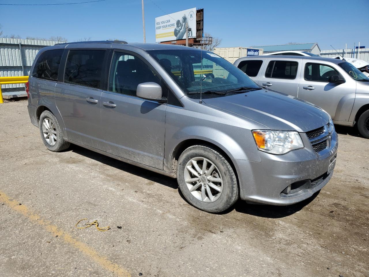 Photo 3 VIN: 2C4RDGCG2KR695037 - DODGE CARAVAN 