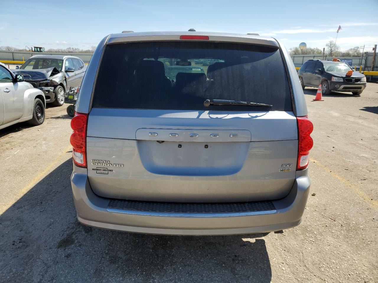 Photo 5 VIN: 2C4RDGCG2KR695037 - DODGE CARAVAN 