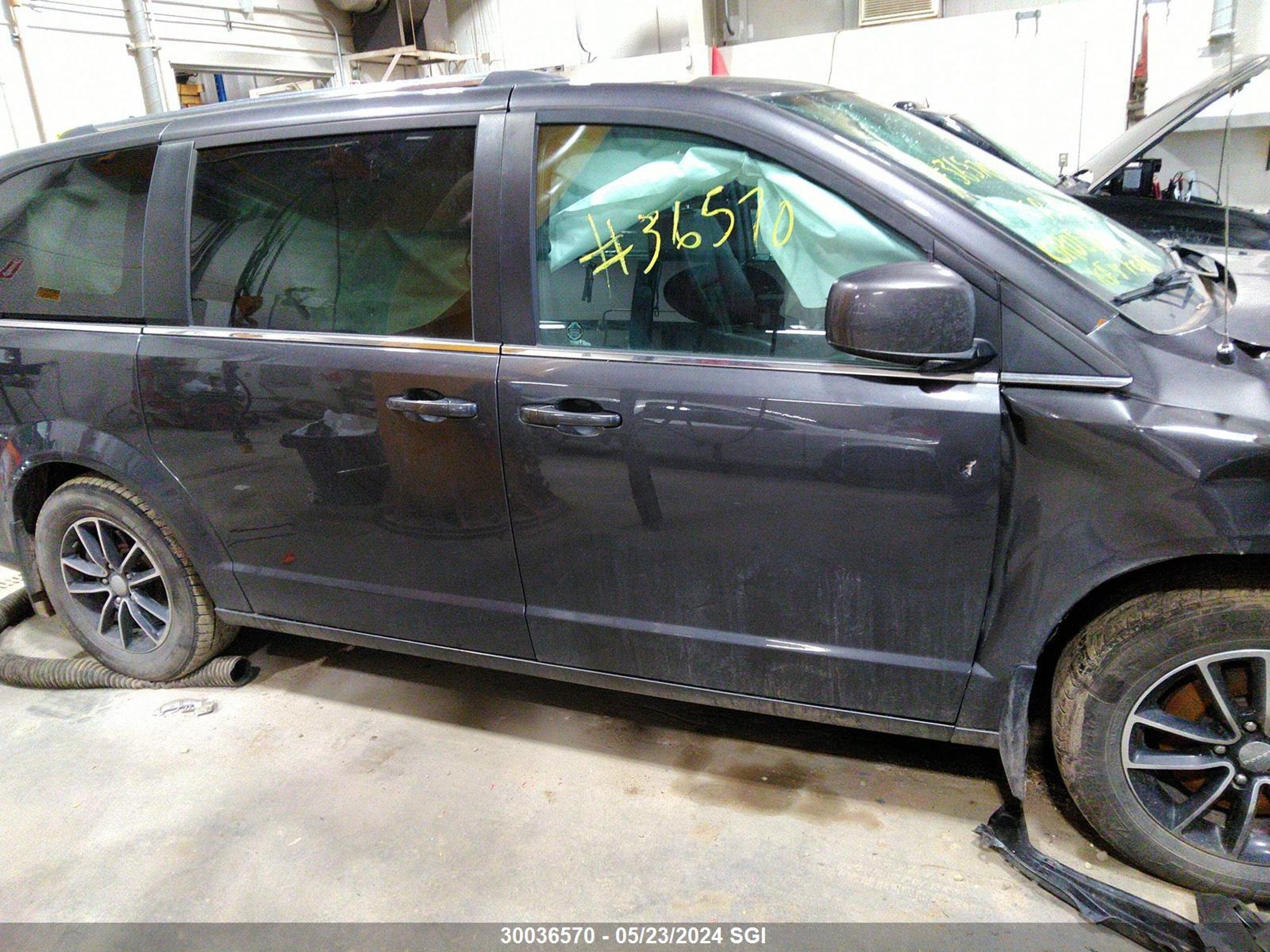 Photo 13 VIN: 2C4RDGCG2LR220828 - DODGE CARAVAN 