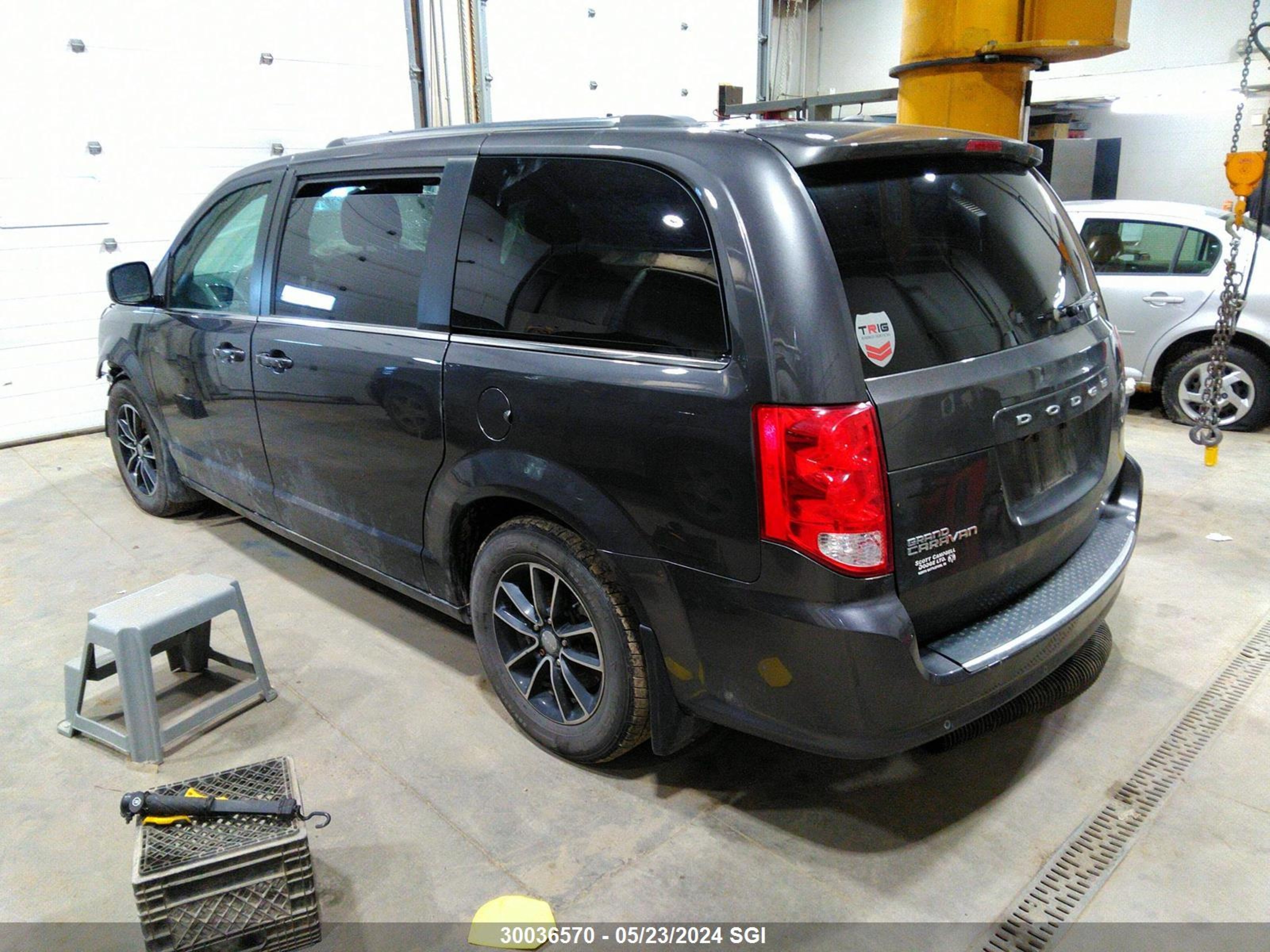 Photo 2 VIN: 2C4RDGCG2LR220828 - DODGE CARAVAN 