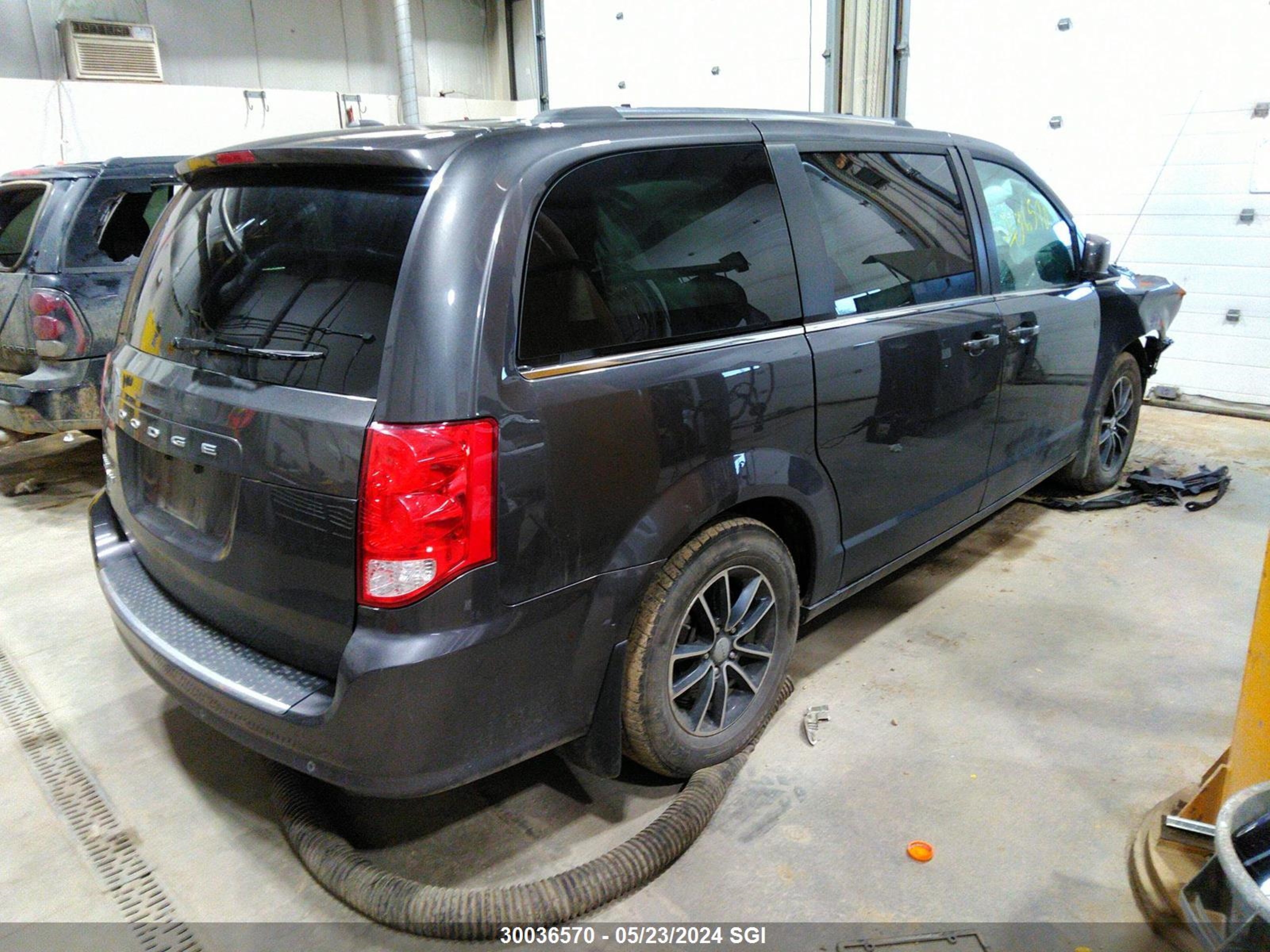 Photo 3 VIN: 2C4RDGCG2LR220828 - DODGE CARAVAN 