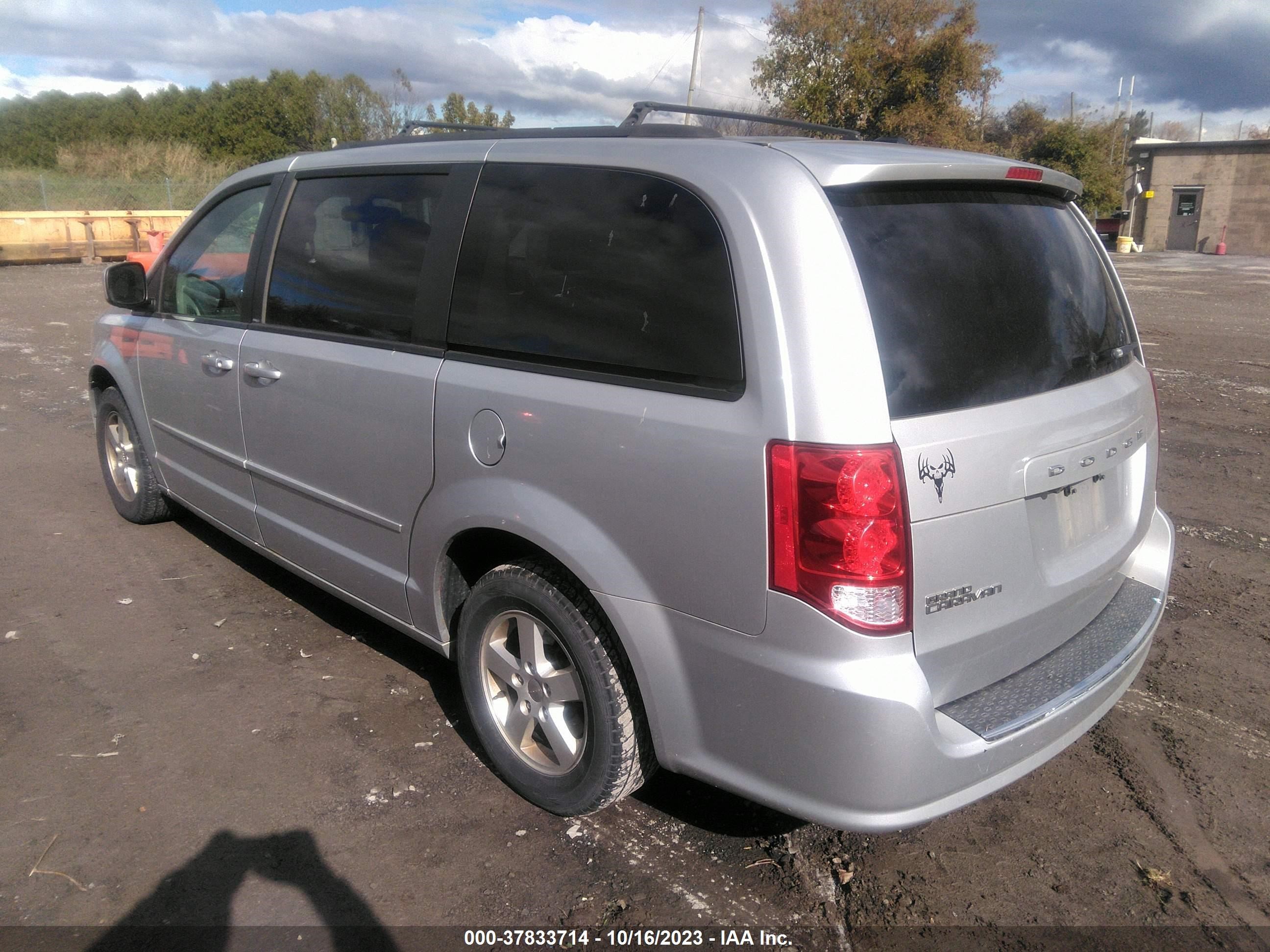 Photo 2 VIN: 2C4RDGCG3CR212186 - DODGE CARAVAN 