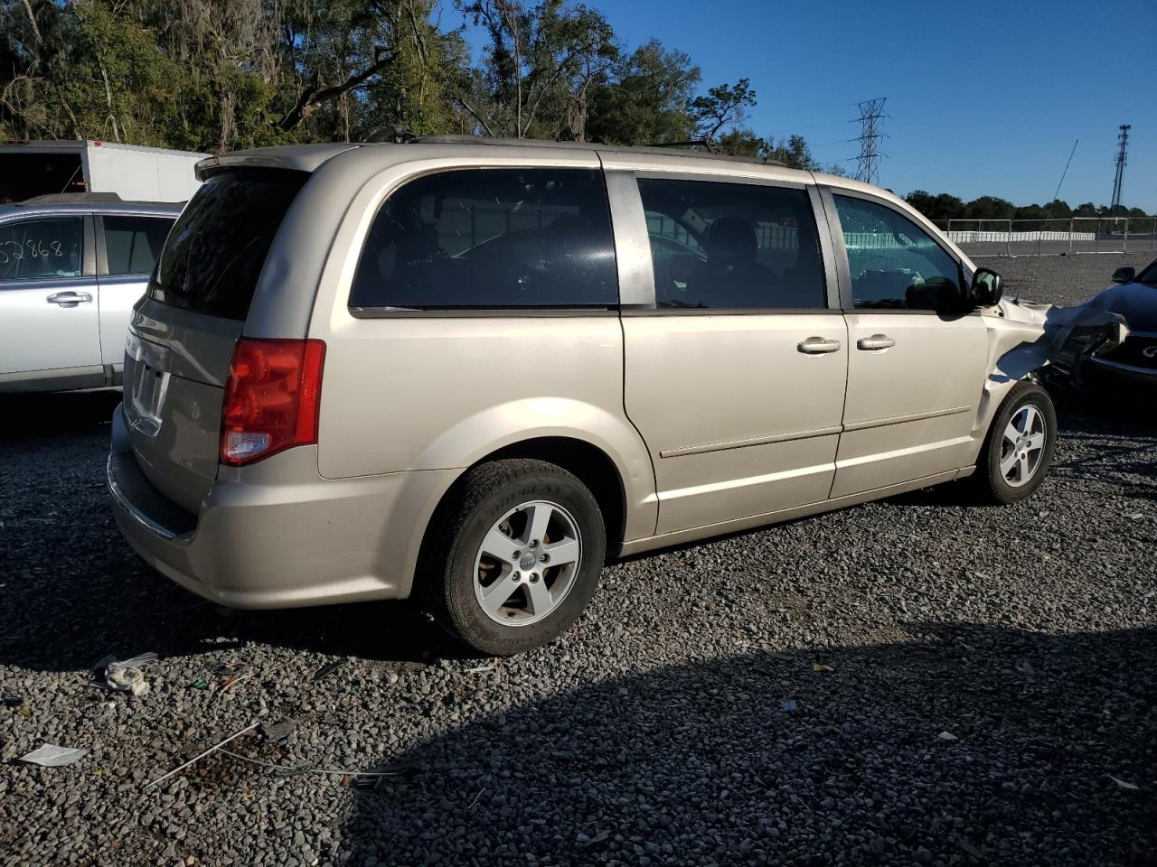 Photo 2 VIN: 2C4RDGCG3DR528446 - DODGE CARAVAN 