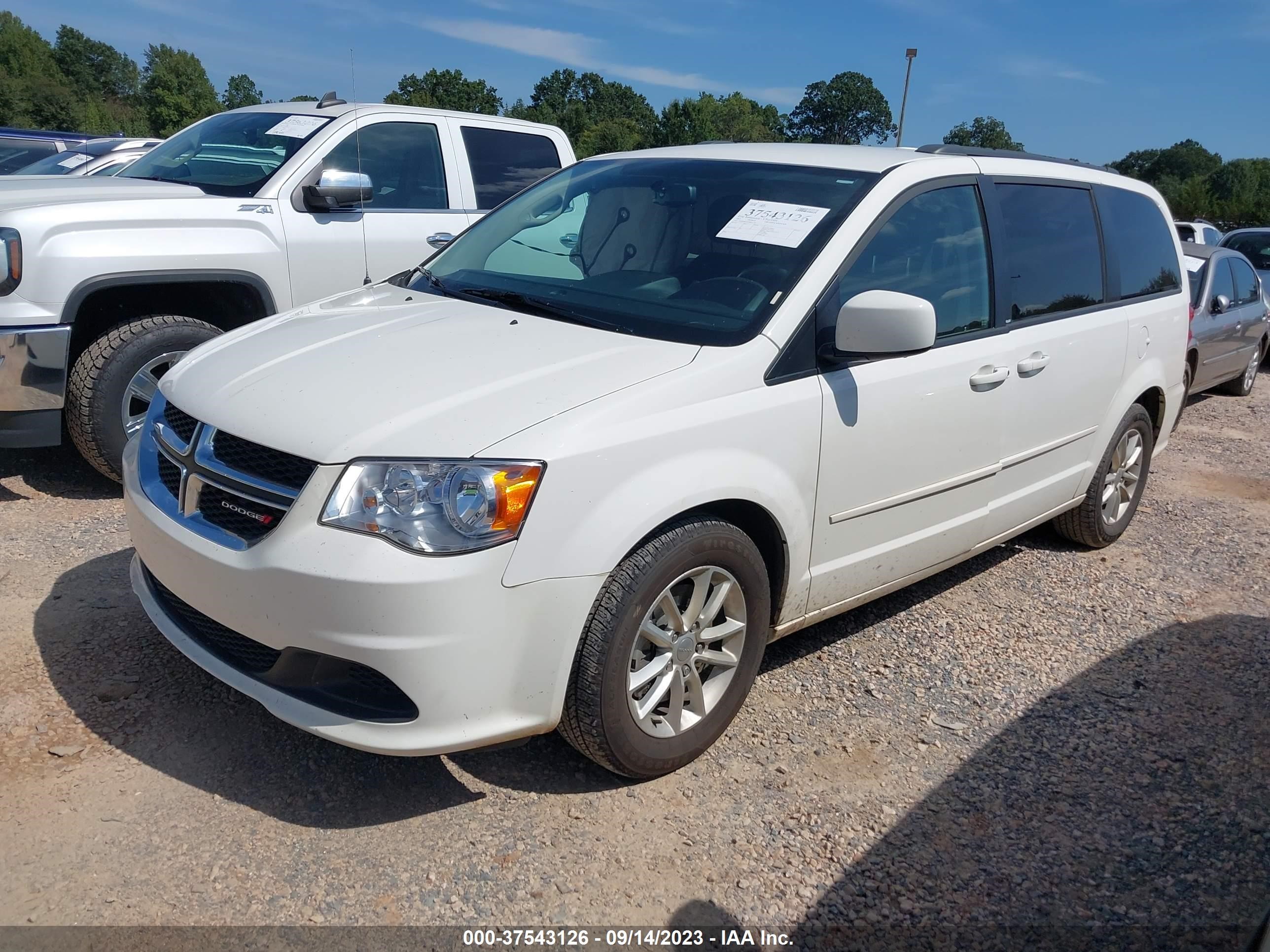 Photo 1 VIN: 2C4RDGCG3DR615120 - DODGE CARAVAN 