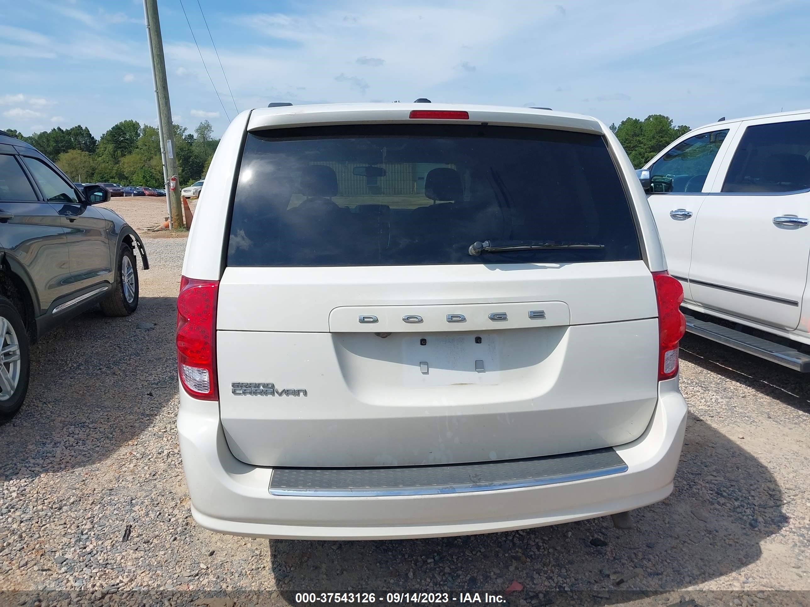 Photo 15 VIN: 2C4RDGCG3DR615120 - DODGE CARAVAN 