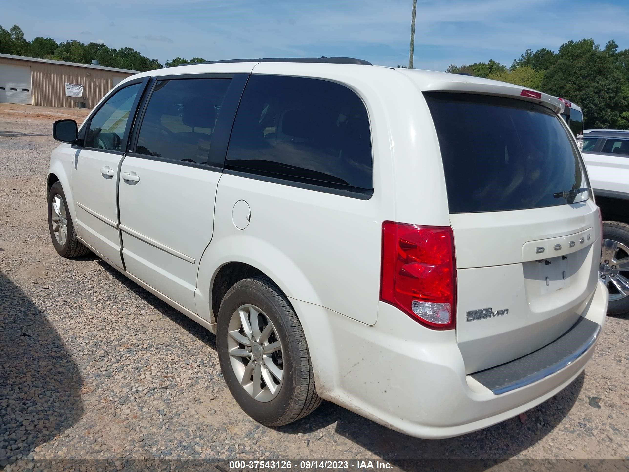 Photo 2 VIN: 2C4RDGCG3DR615120 - DODGE CARAVAN 