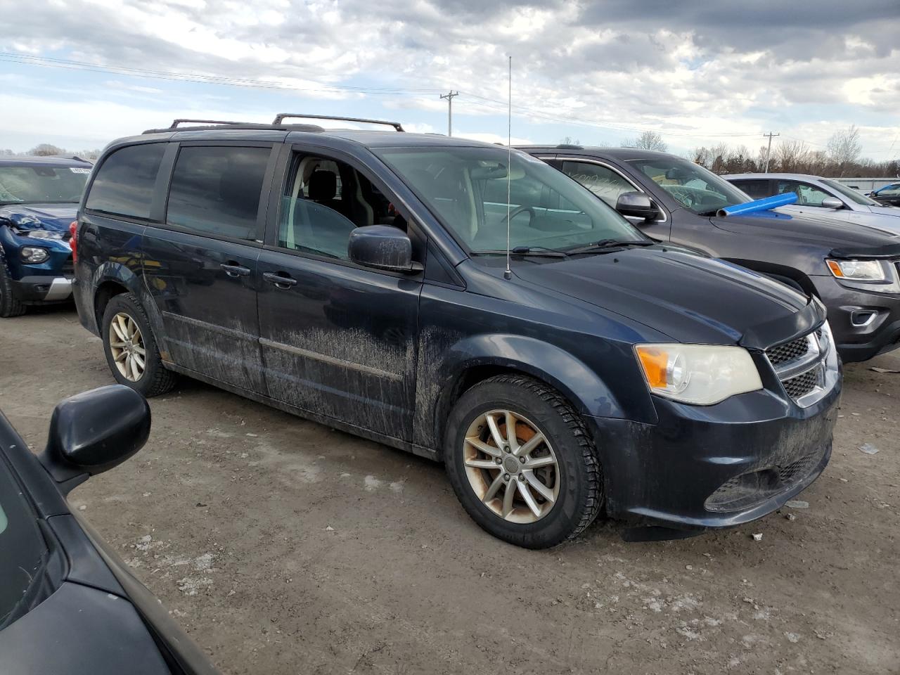 Photo 3 VIN: 2C4RDGCG3DR639871 - DODGE CARAVAN 