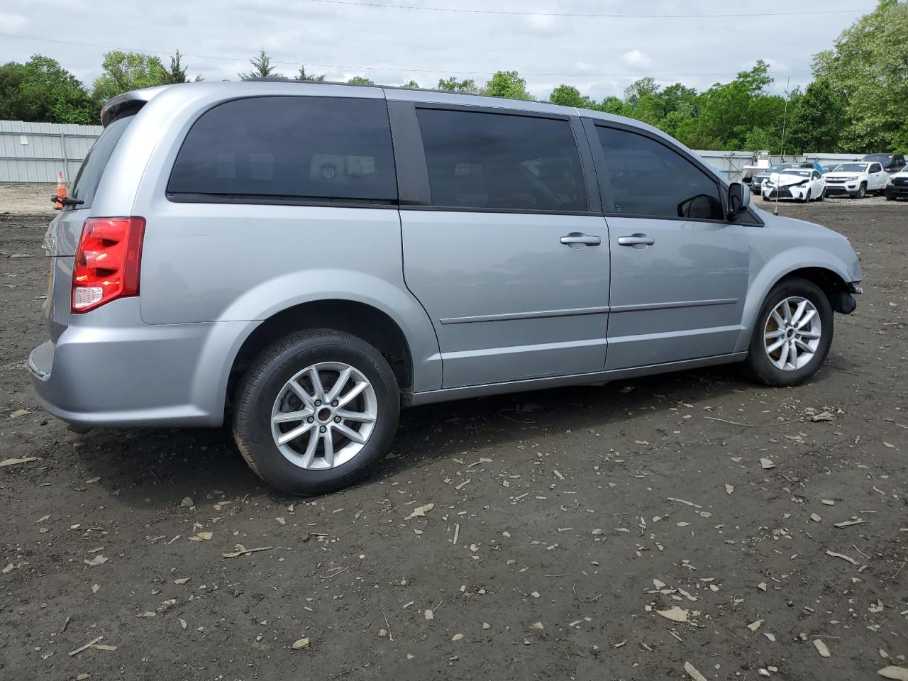 Photo 2 VIN: 2C4RDGCG3DR640261 - DODGE CARAVAN 