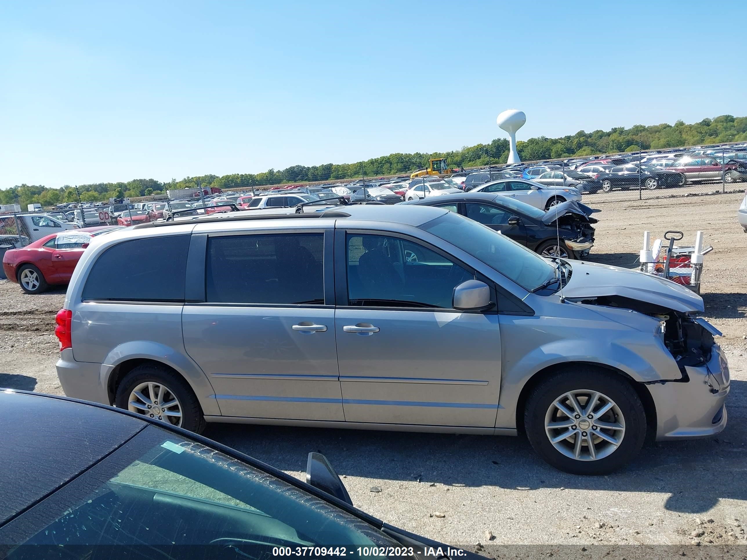 Photo 13 VIN: 2C4RDGCG3DR727044 - DODGE CARAVAN 