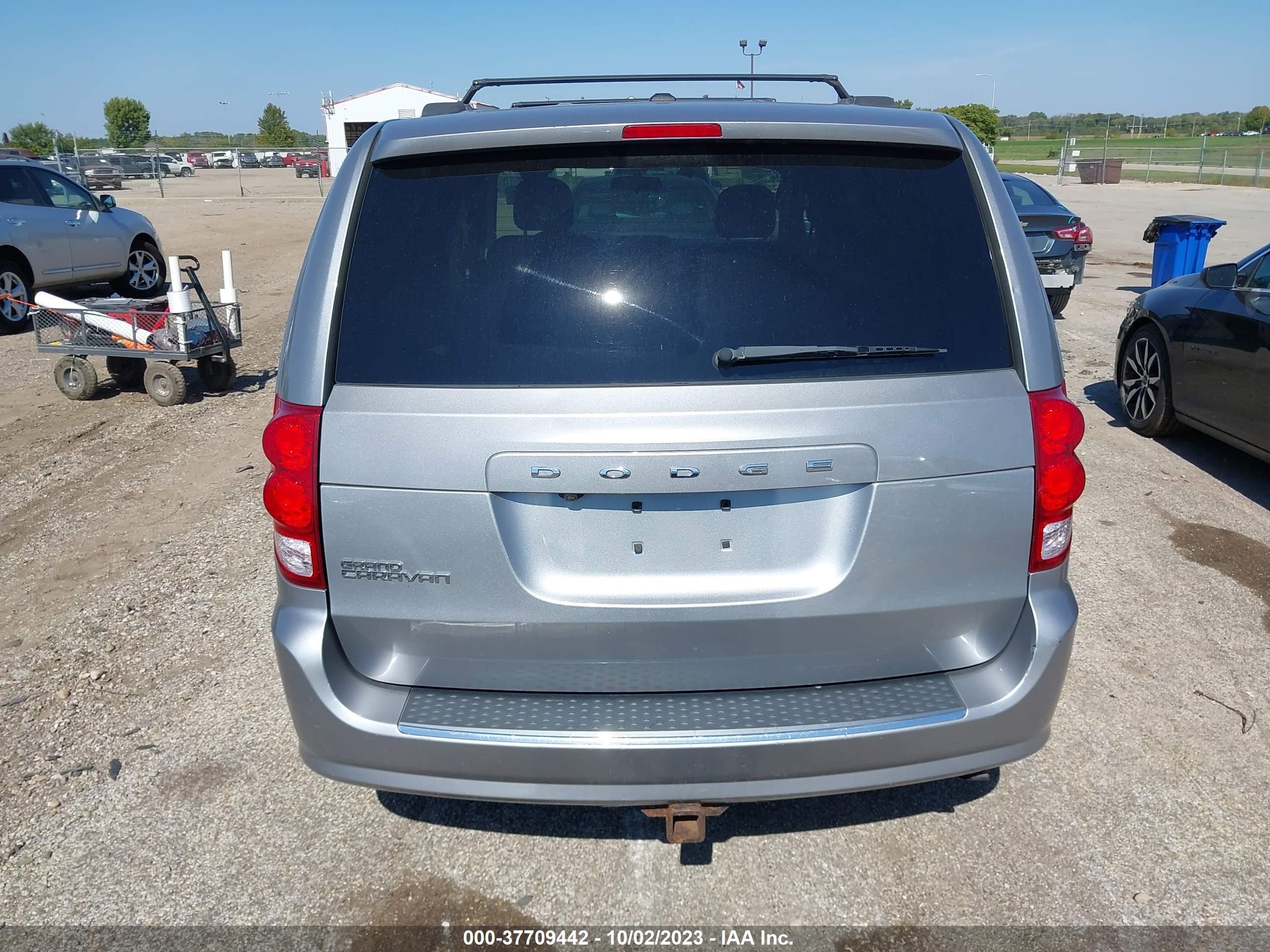 Photo 16 VIN: 2C4RDGCG3DR727044 - DODGE CARAVAN 