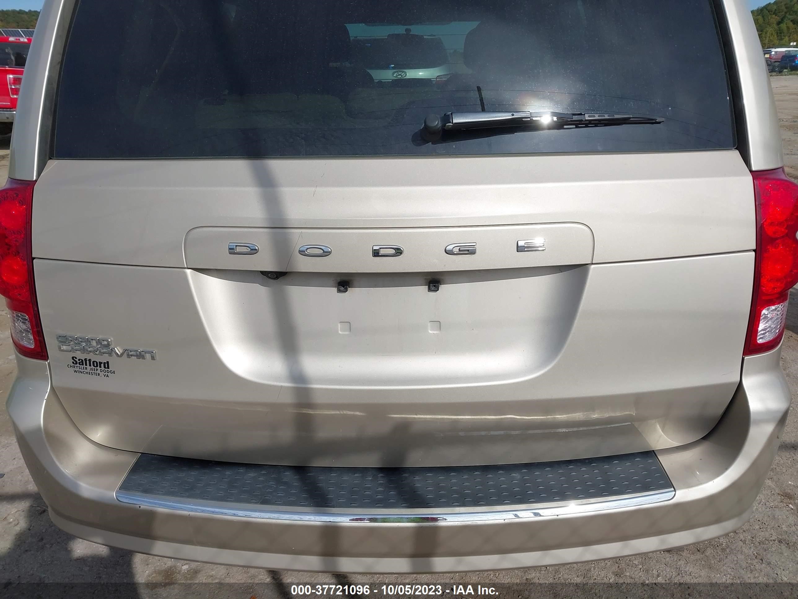 Photo 15 VIN: 2C4RDGCG3DR800915 - DODGE CARAVAN 