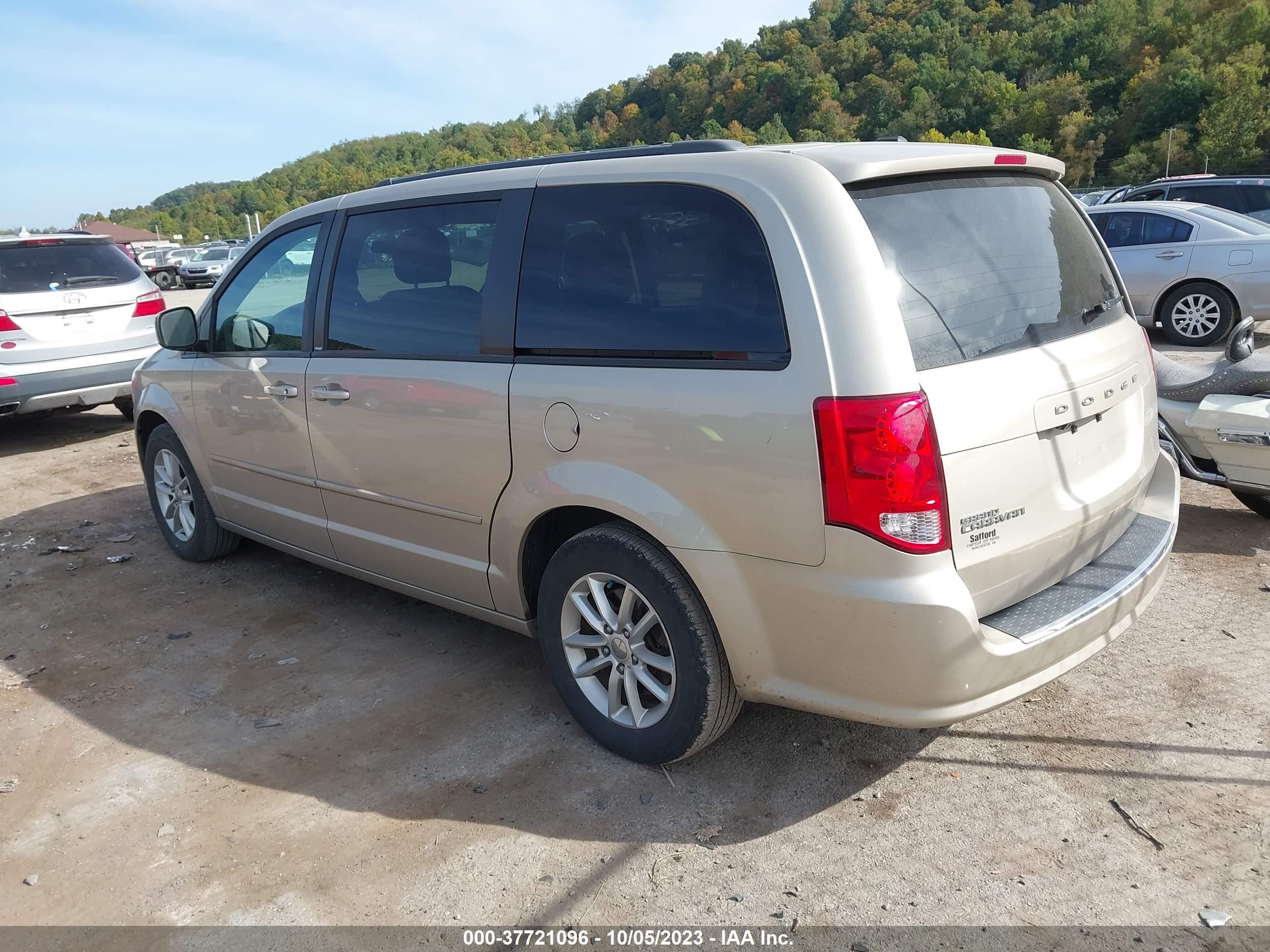 Photo 2 VIN: 2C4RDGCG3DR800915 - DODGE CARAVAN 