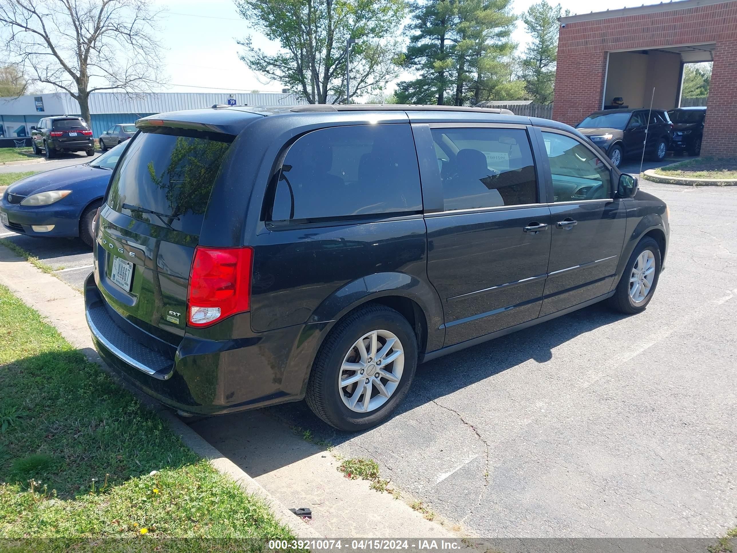 Photo 3 VIN: 2C4RDGCG3ER410611 - DODGE CARAVAN 