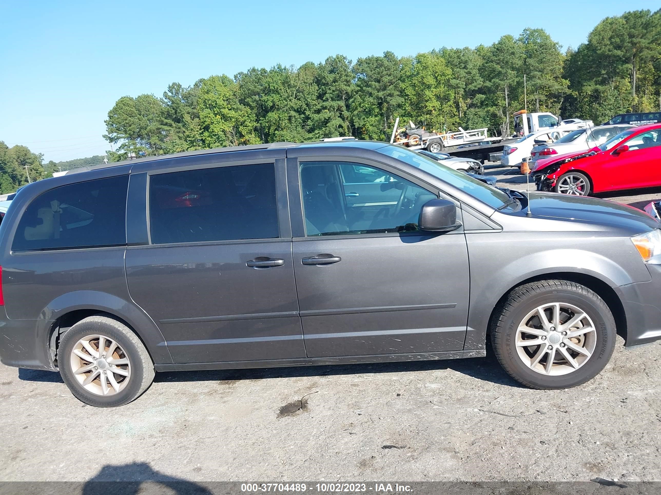 Photo 12 VIN: 2C4RDGCG3GR324217 - DODGE CARAVAN 