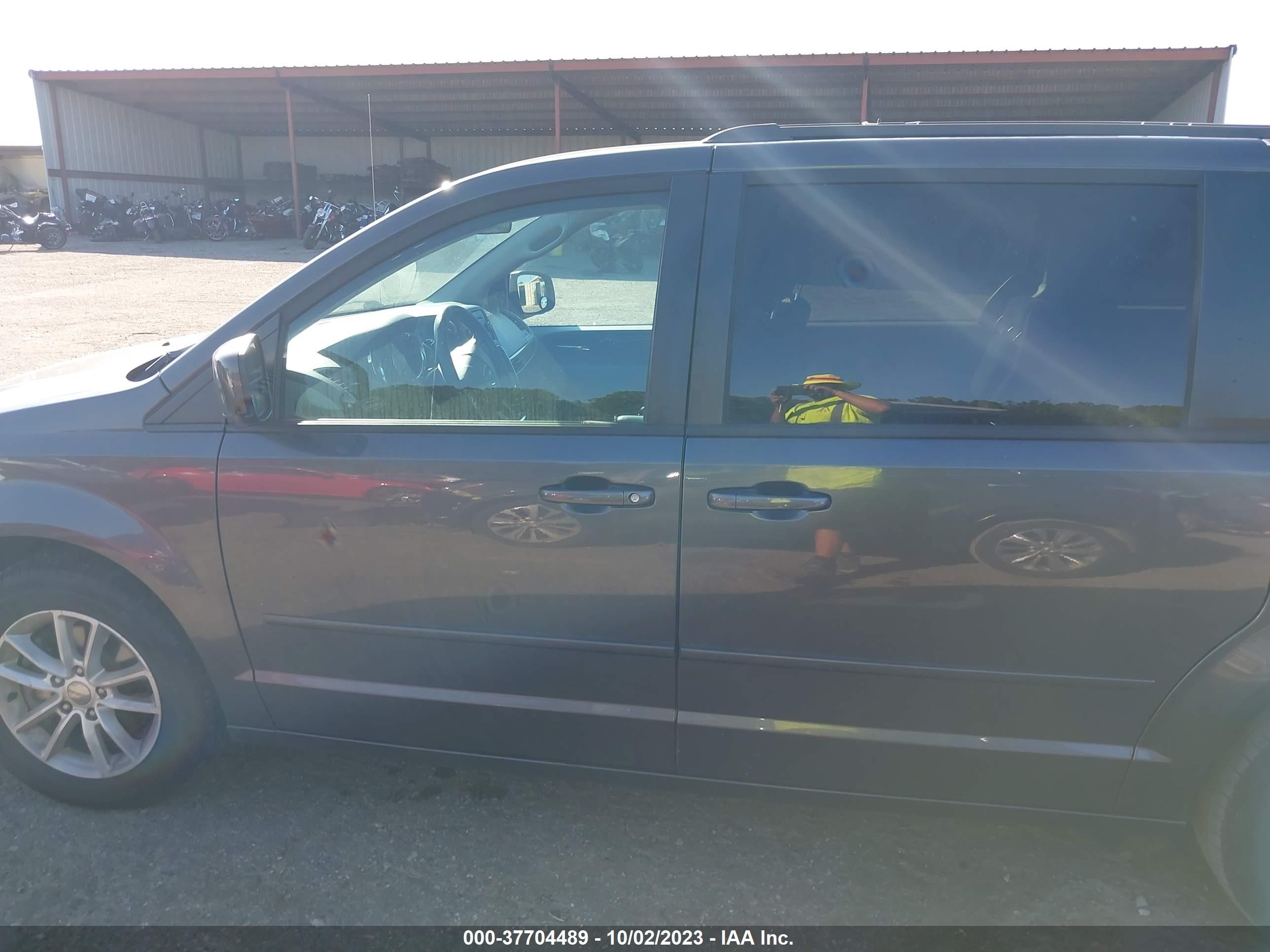 Photo 13 VIN: 2C4RDGCG3GR324217 - DODGE CARAVAN 