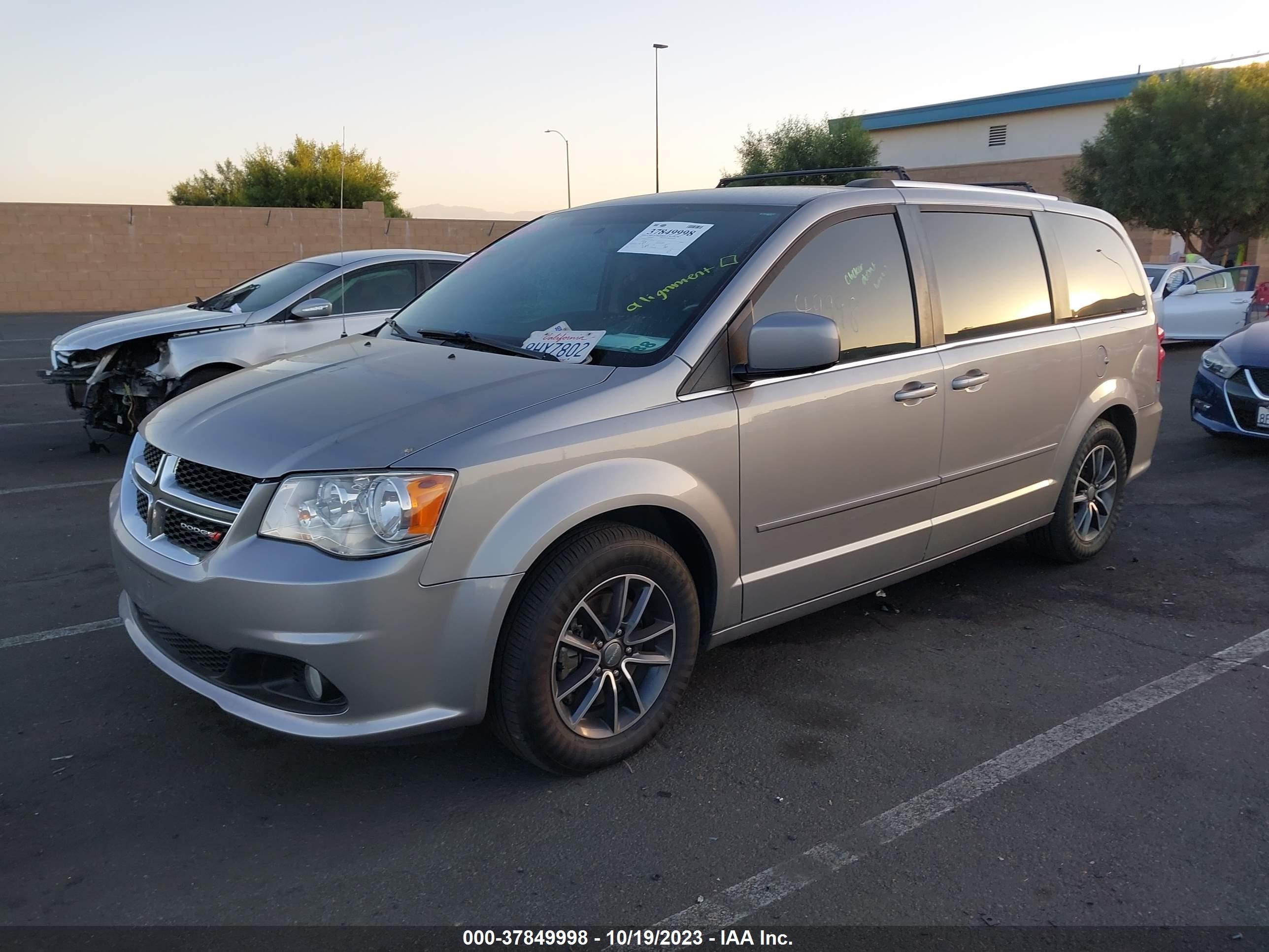 Photo 1 VIN: 2C4RDGCG3HR561162 - DODGE CARAVAN 