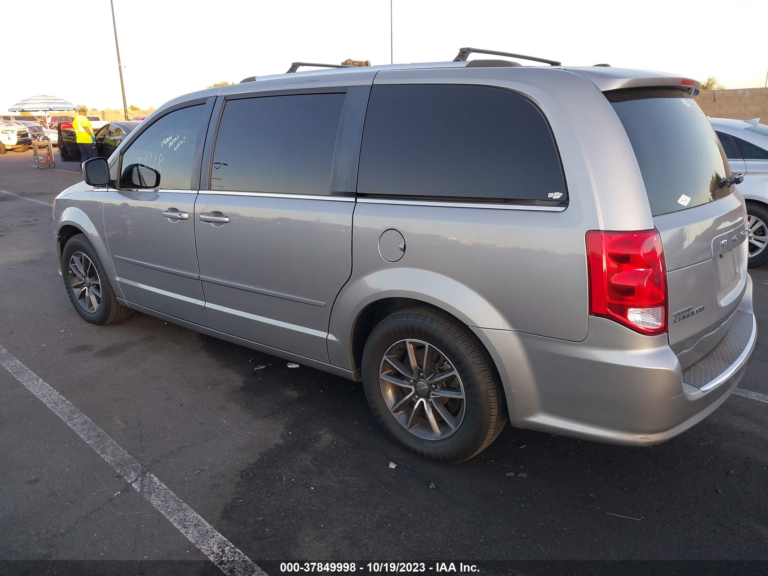 Photo 2 VIN: 2C4RDGCG3HR561162 - DODGE CARAVAN 