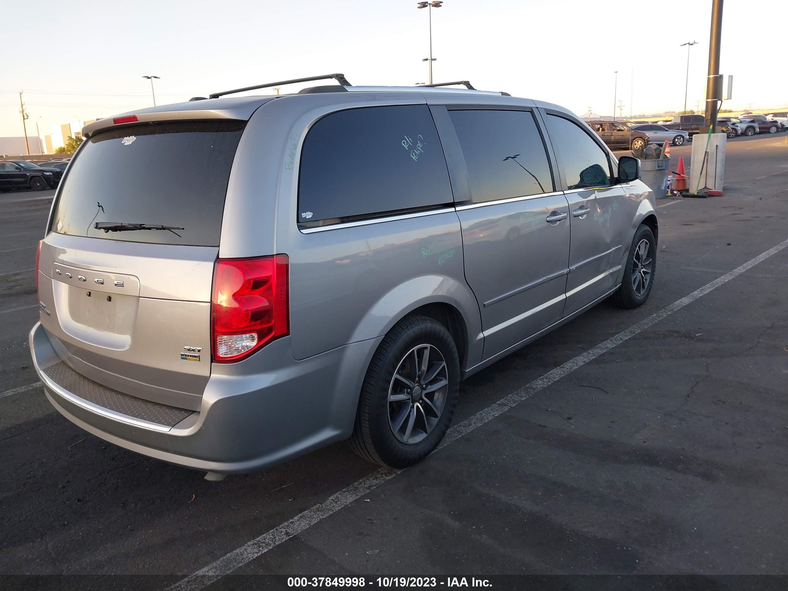 Photo 3 VIN: 2C4RDGCG3HR561162 - DODGE CARAVAN 