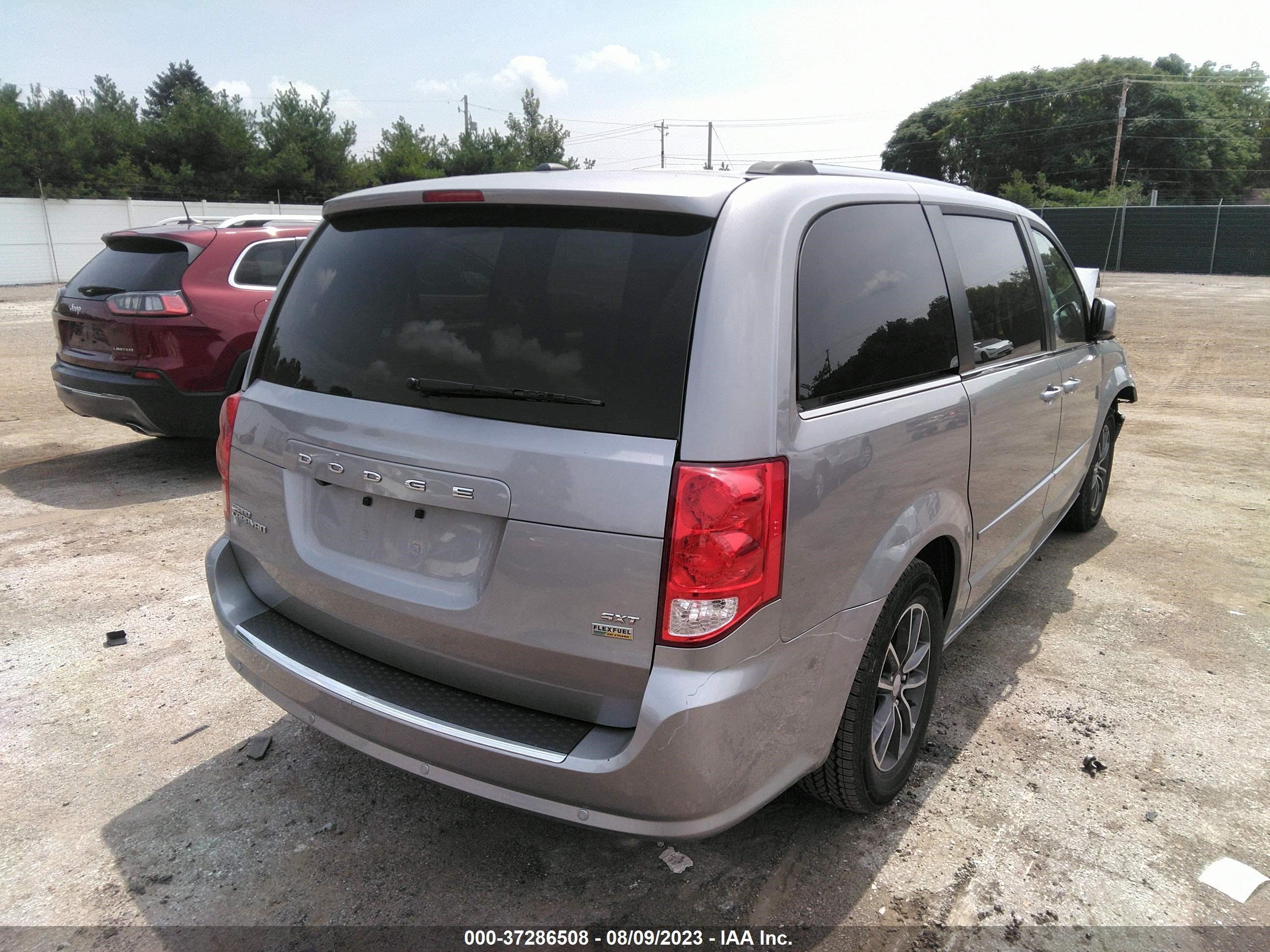 Photo 3 VIN: 2C4RDGCG3HR625393 - DODGE CARAVAN 