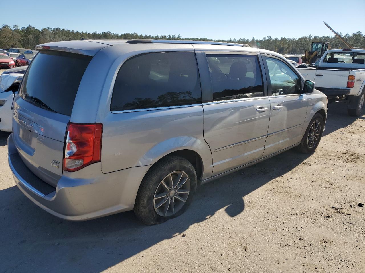 Photo 2 VIN: 2C4RDGCG3HR801472 - DODGE CARAVAN 