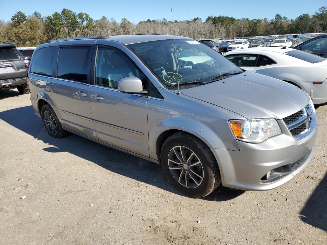 Photo 3 VIN: 2C4RDGCG3HR801472 - DODGE CARAVAN 