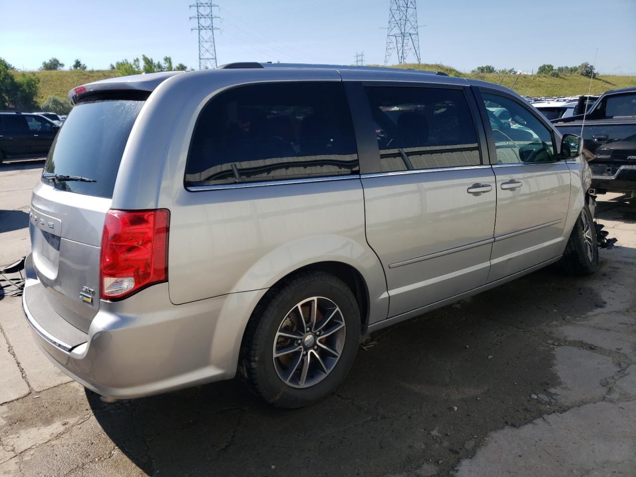 Photo 2 VIN: 2C4RDGCG3HR814643 - DODGE CARAVAN 