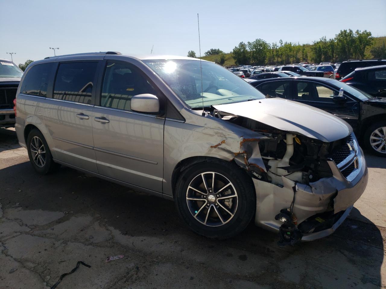 Photo 3 VIN: 2C4RDGCG3HR814643 - DODGE CARAVAN 