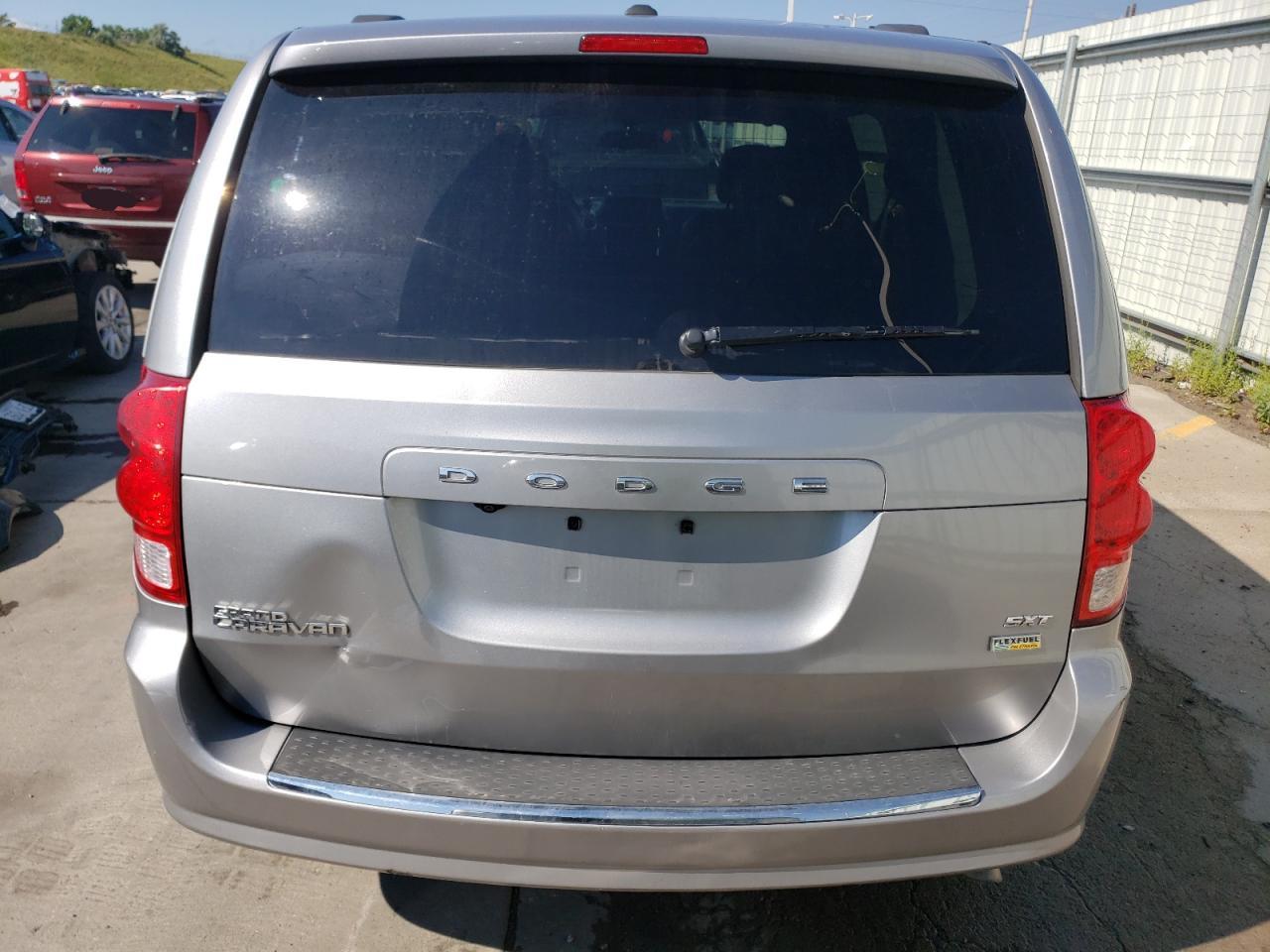 Photo 5 VIN: 2C4RDGCG3HR814643 - DODGE CARAVAN 