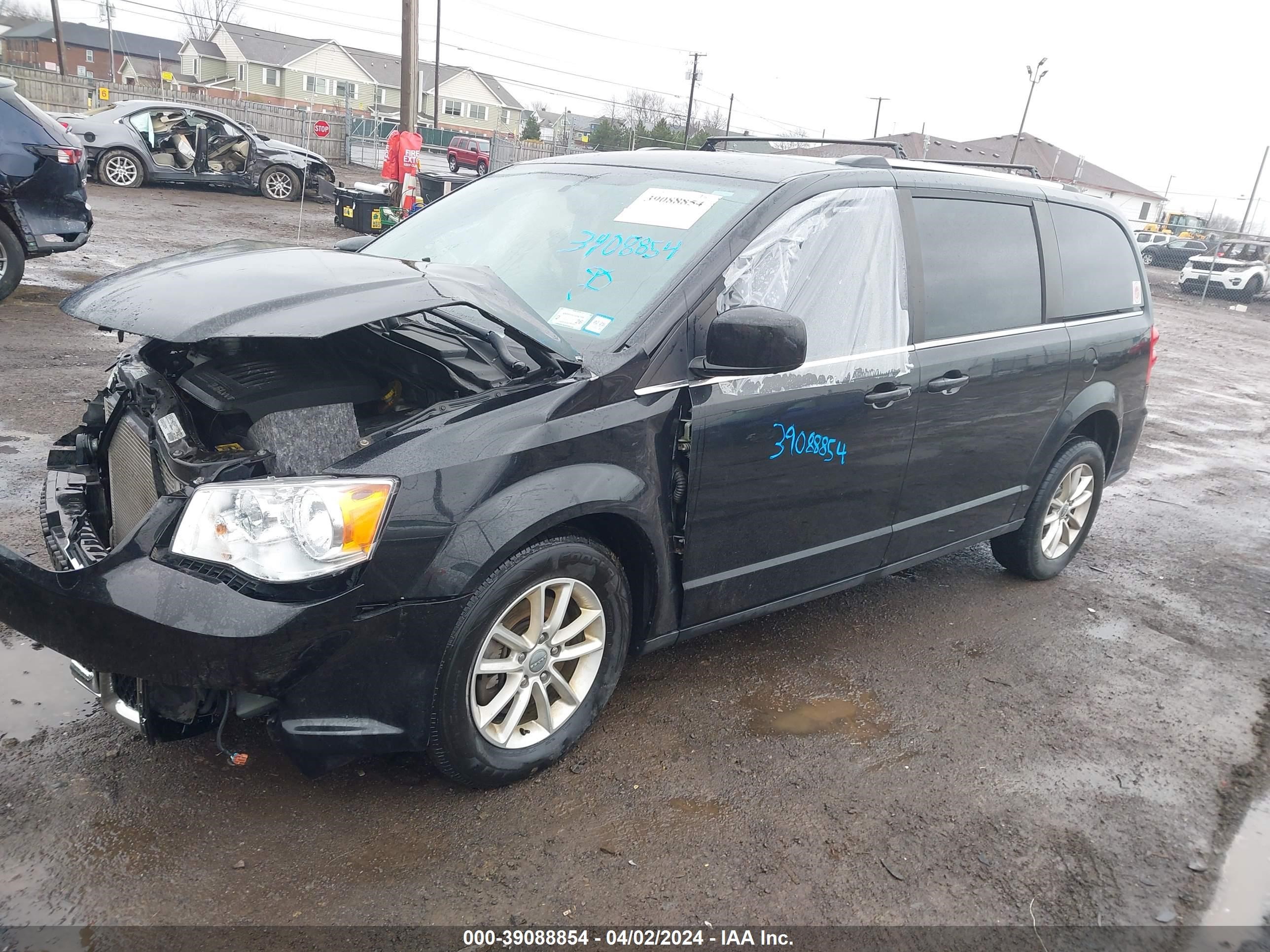 Photo 1 VIN: 2C4RDGCG3JR207292 - DODGE CARAVAN 